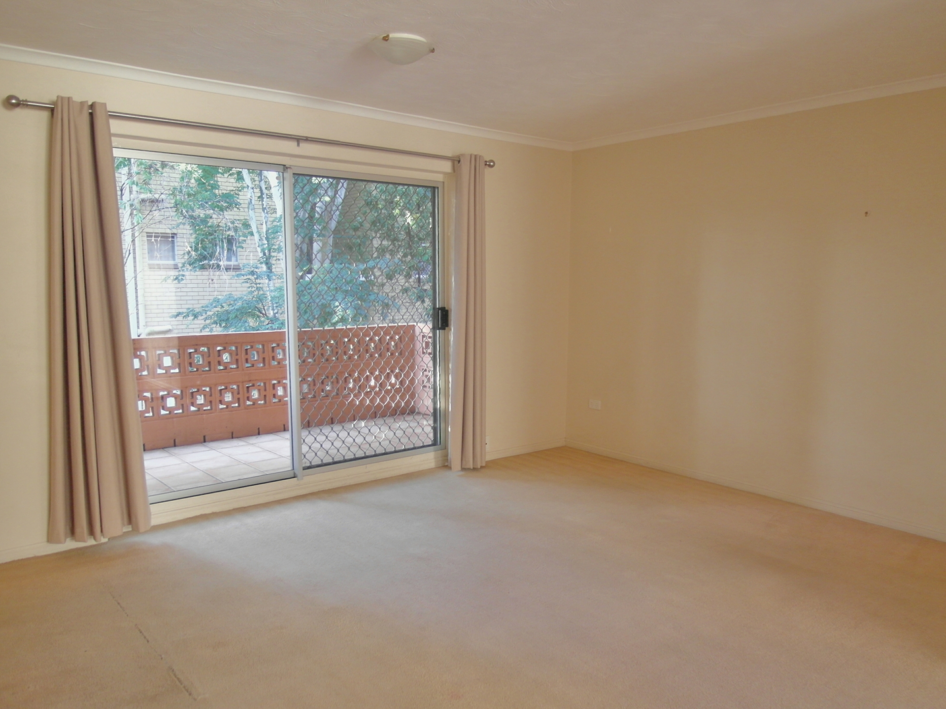 2/23 Melton Road, NUNDAH
