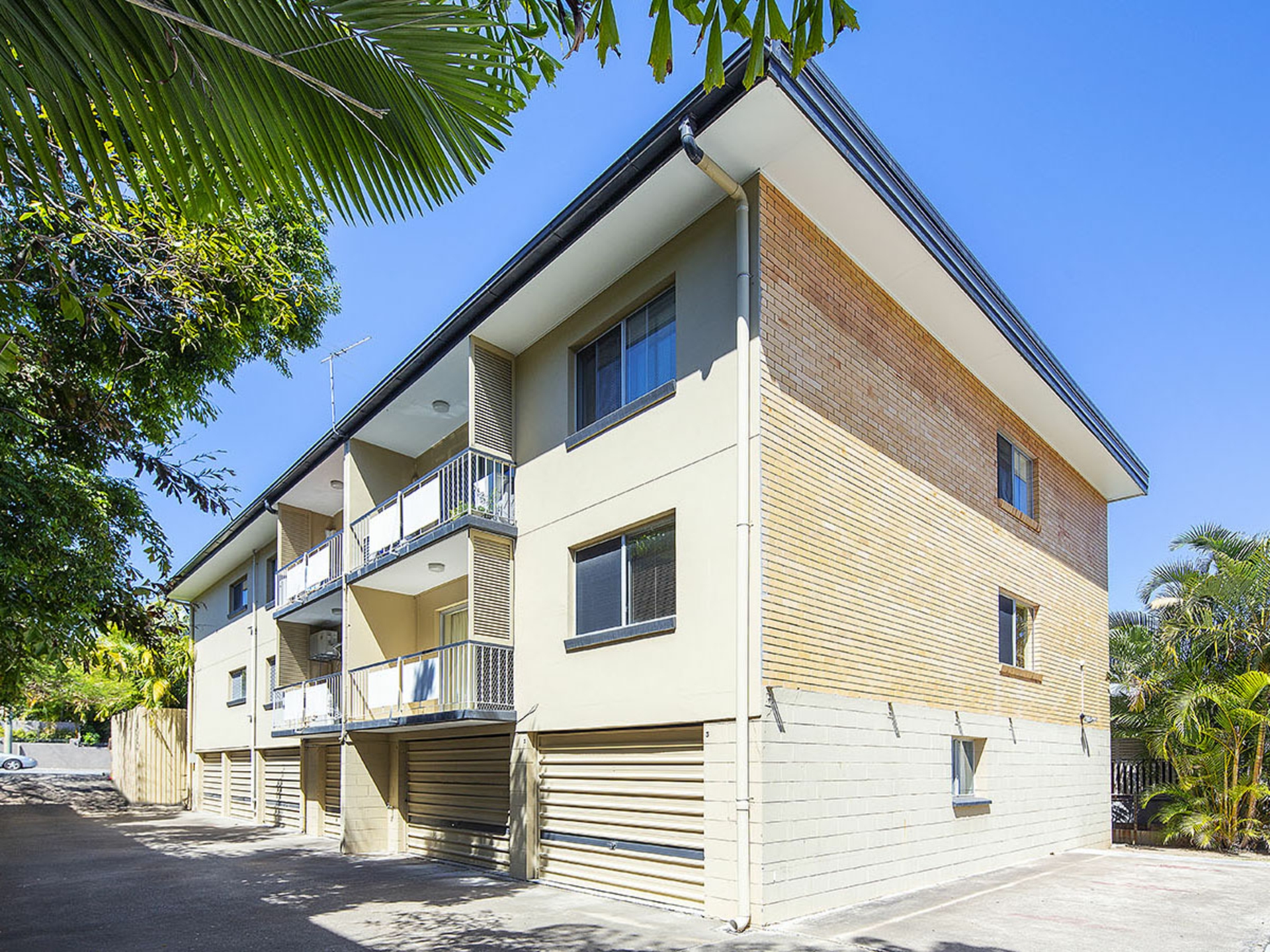2/546 Sandgate Road, CLAYFIELD