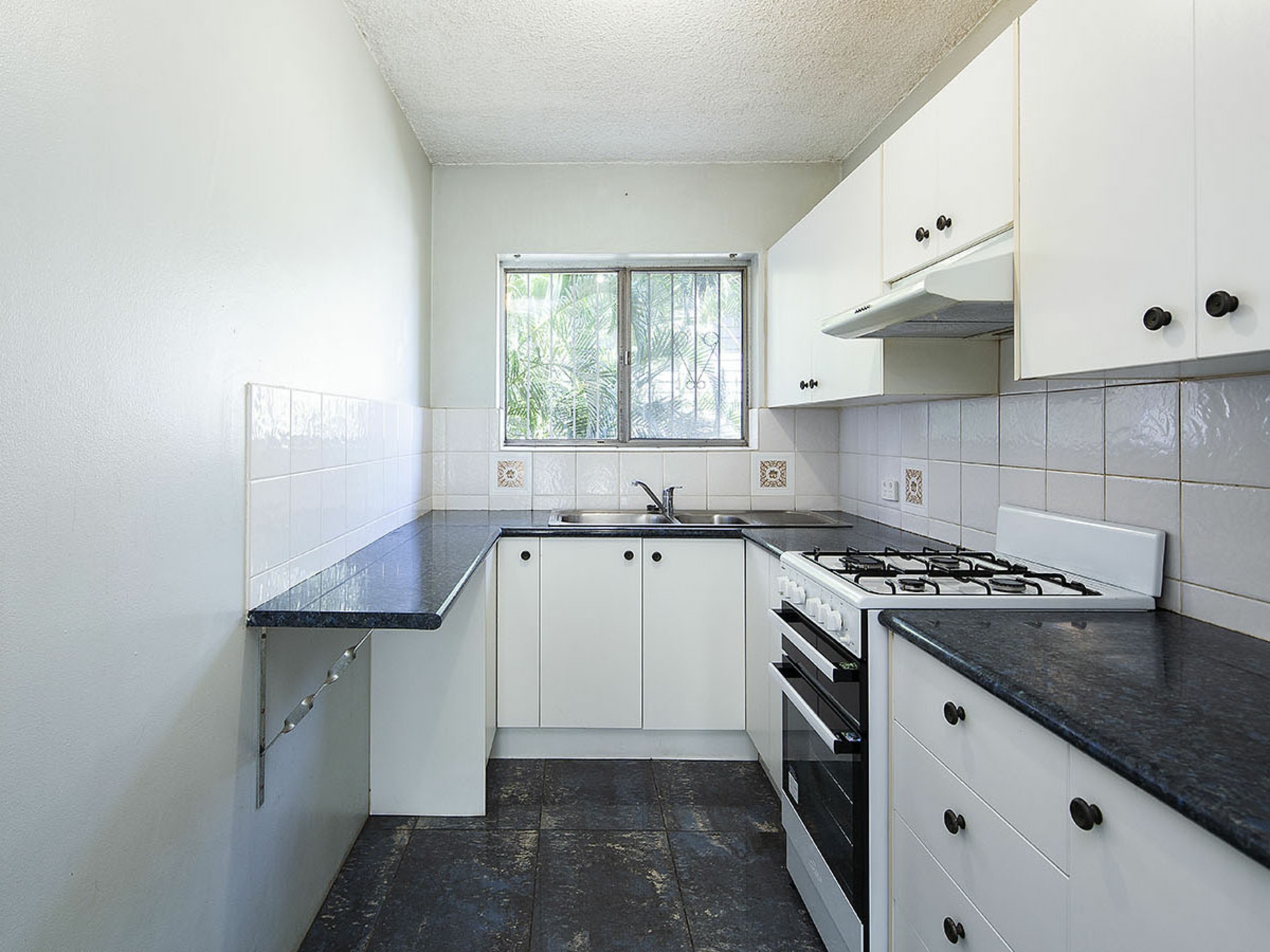 2/546 Sandgate Road, CLAYFIELD