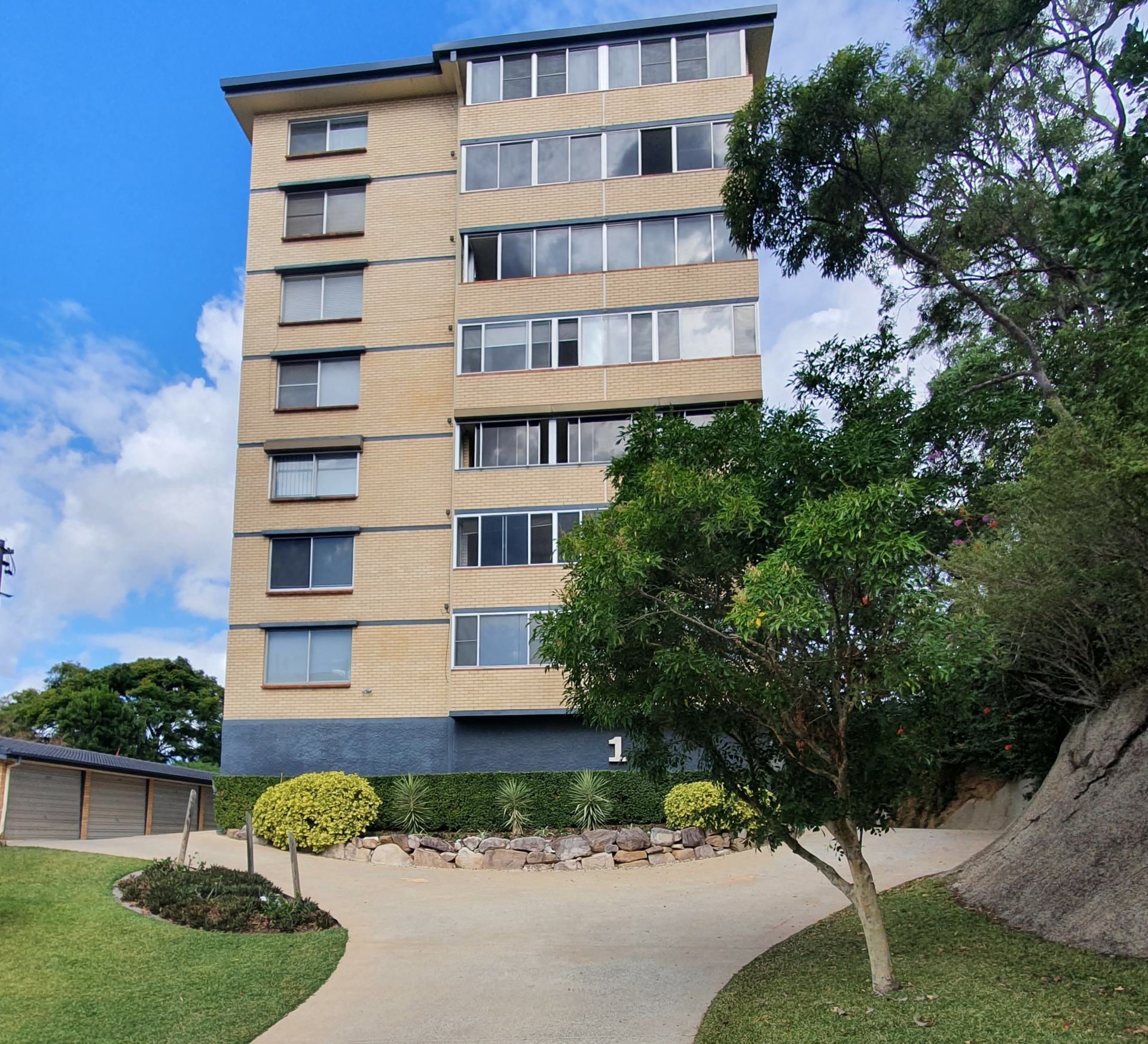 2/1 Rossiter Parade, HAMILTON