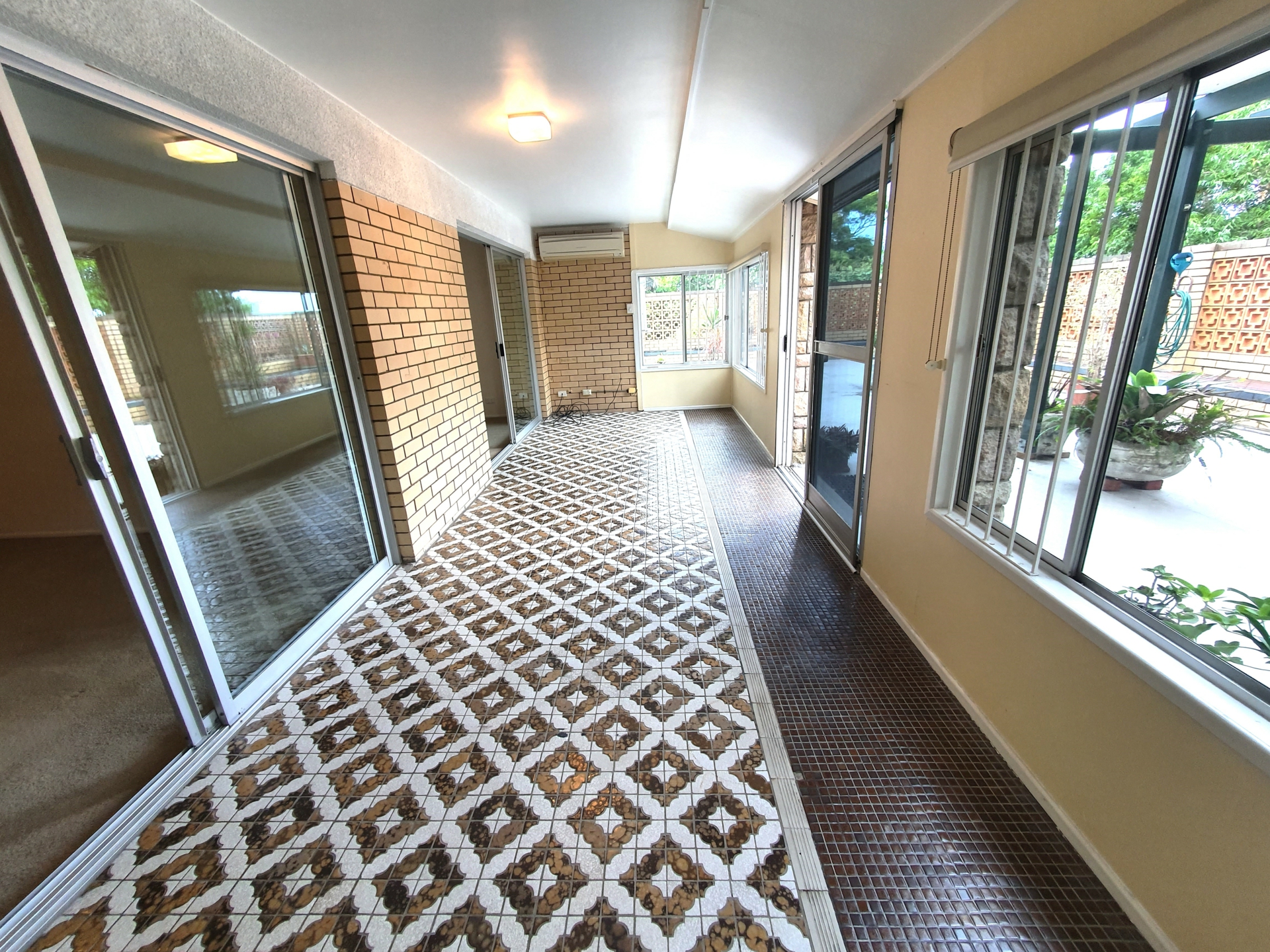 2/1 Rossiter Parade, HAMILTON