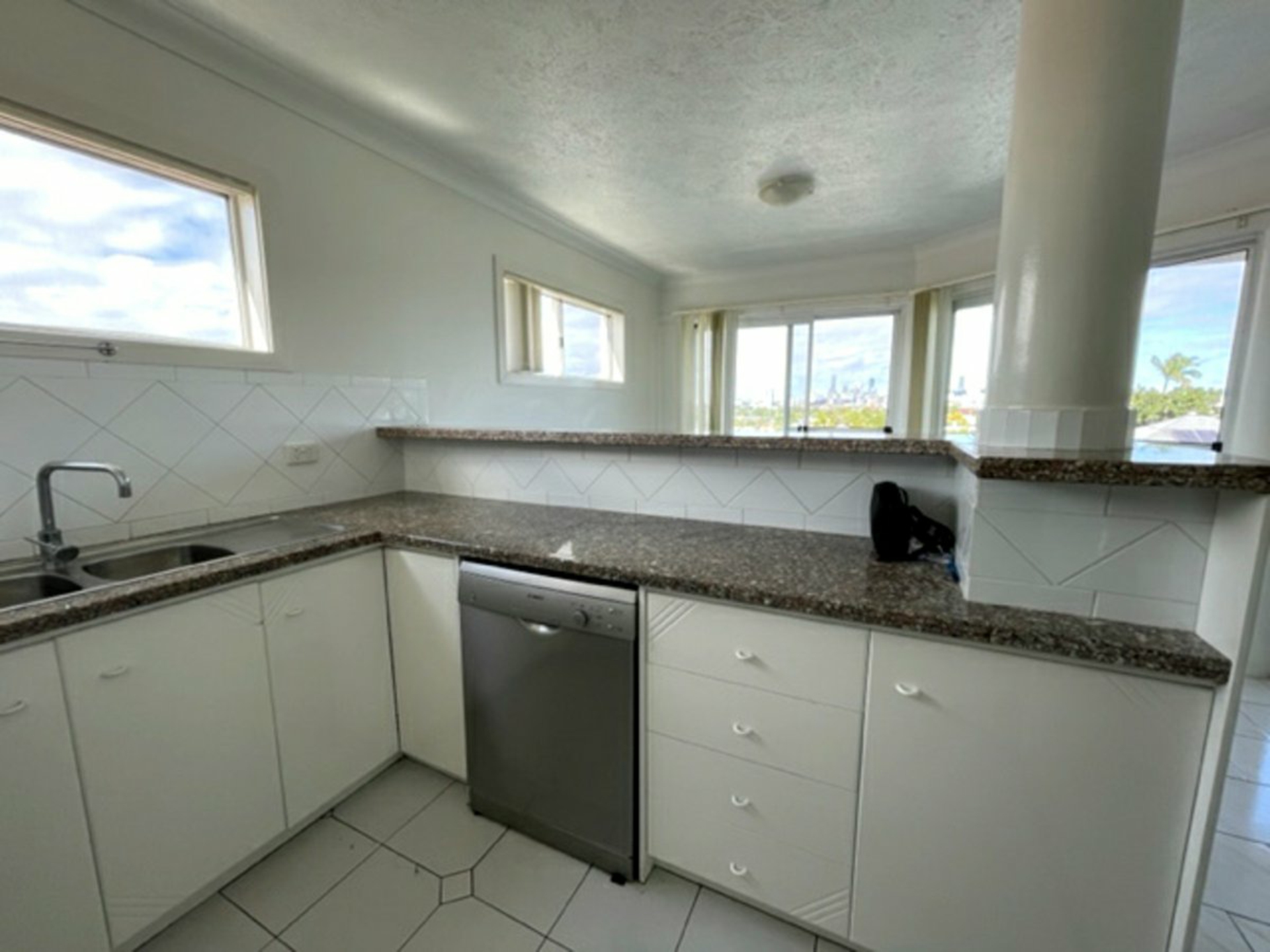 2/123 Stoneleigh Street, LUTWYCHE