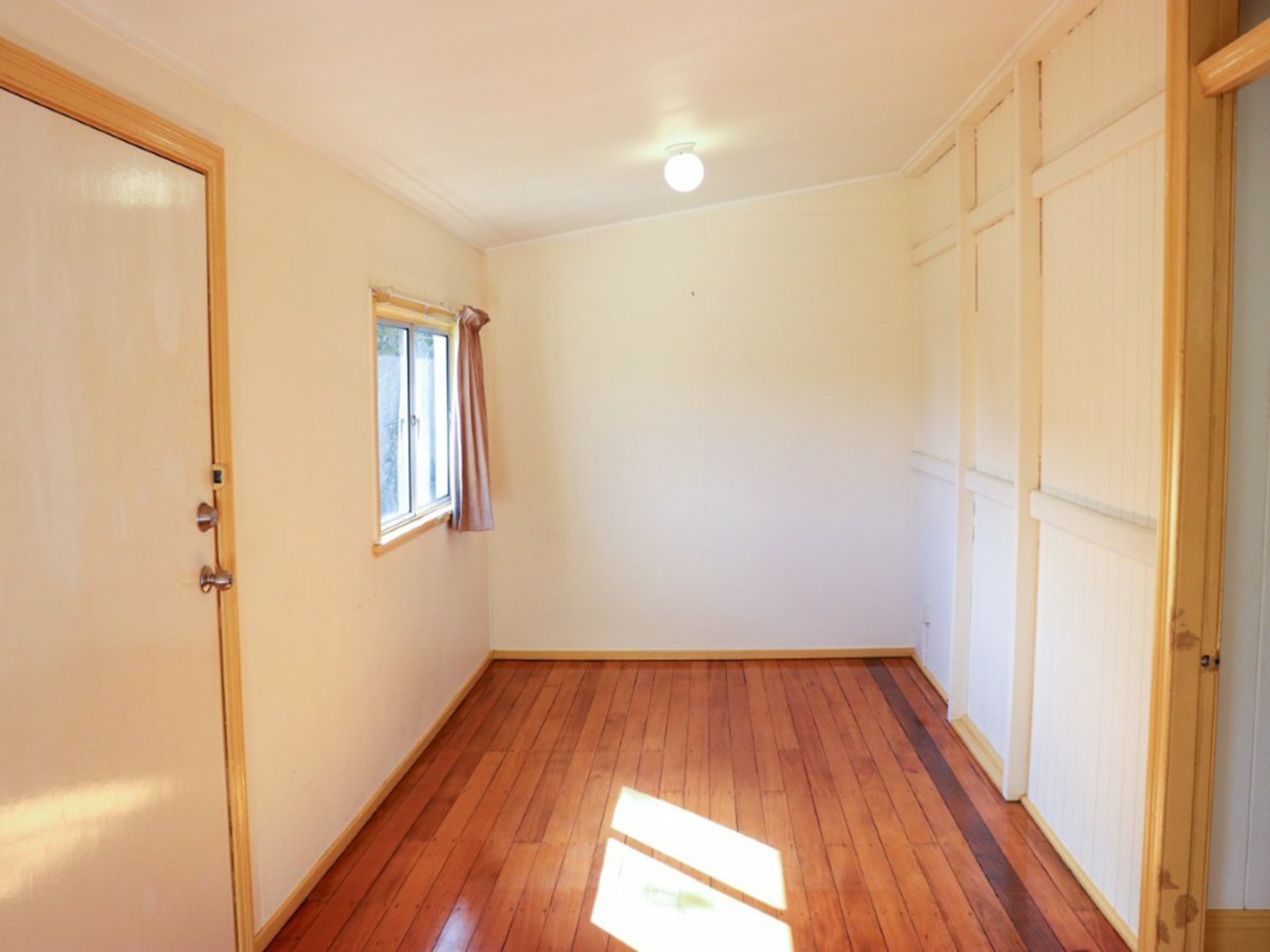 909 Sandgate Road — photo 4 of 12