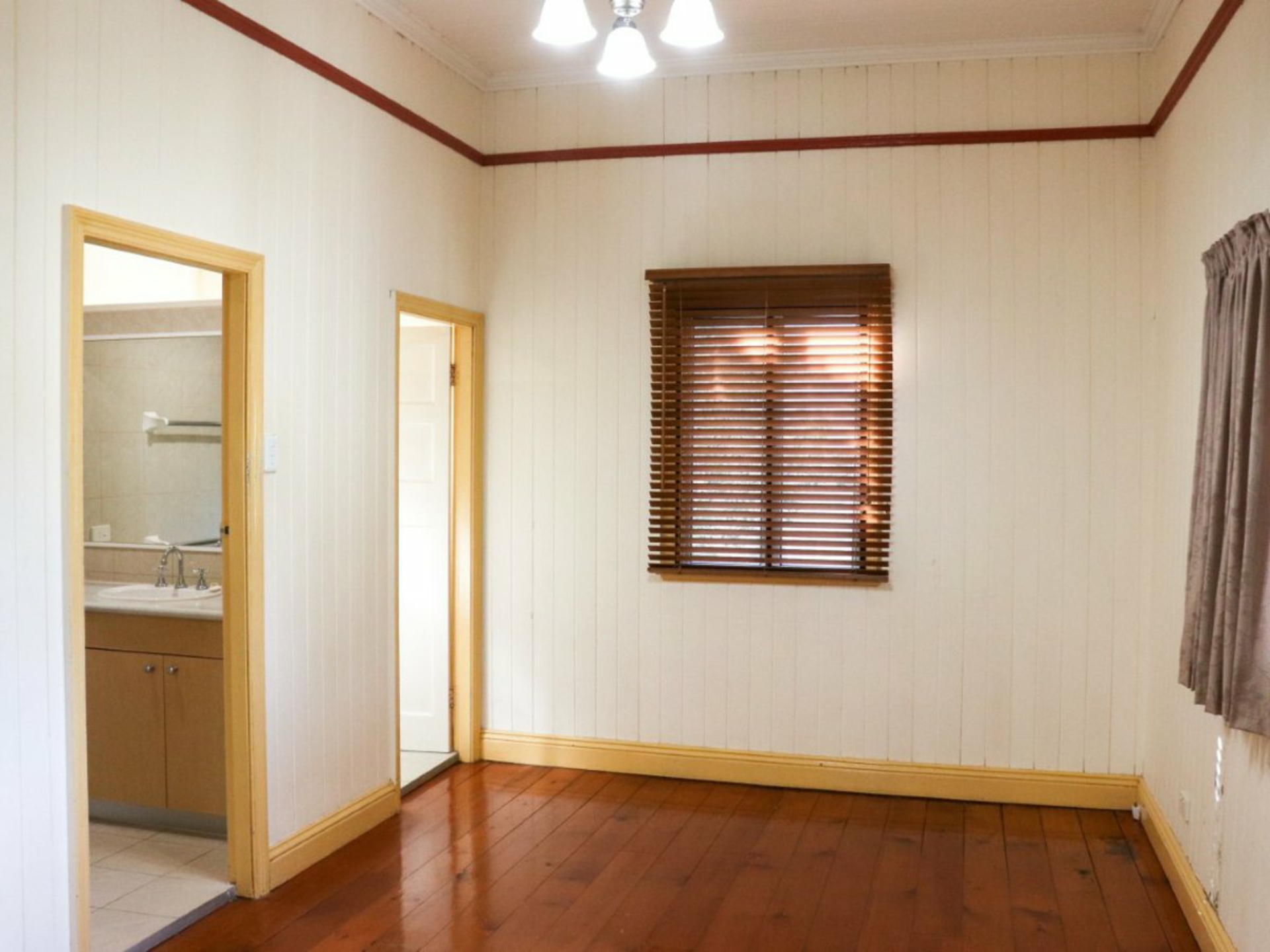 909 Sandgate Road — photo 5 of 12