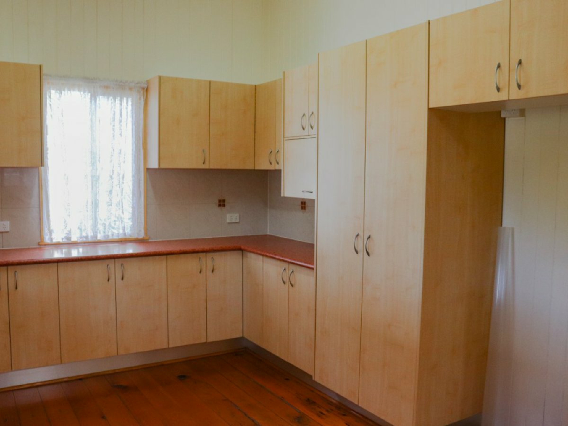909 Sandgate Road — photo 7 of 12
