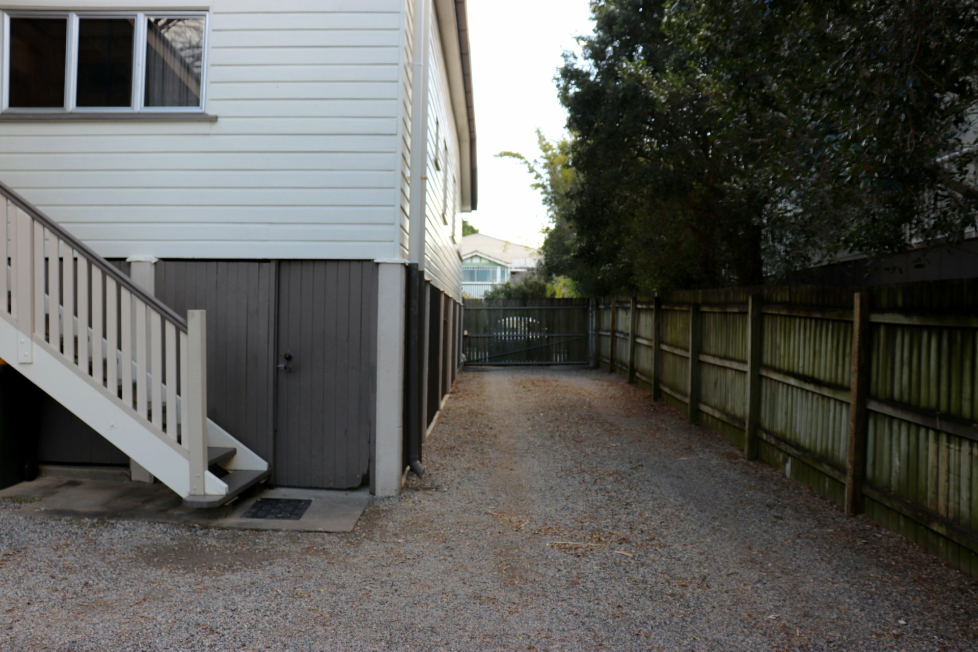 909 Sandgate Road — photo 11 of 12