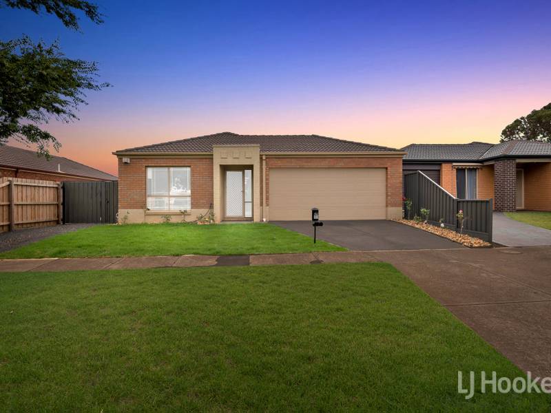 73 Kirkton Drive Kurunjang VIC