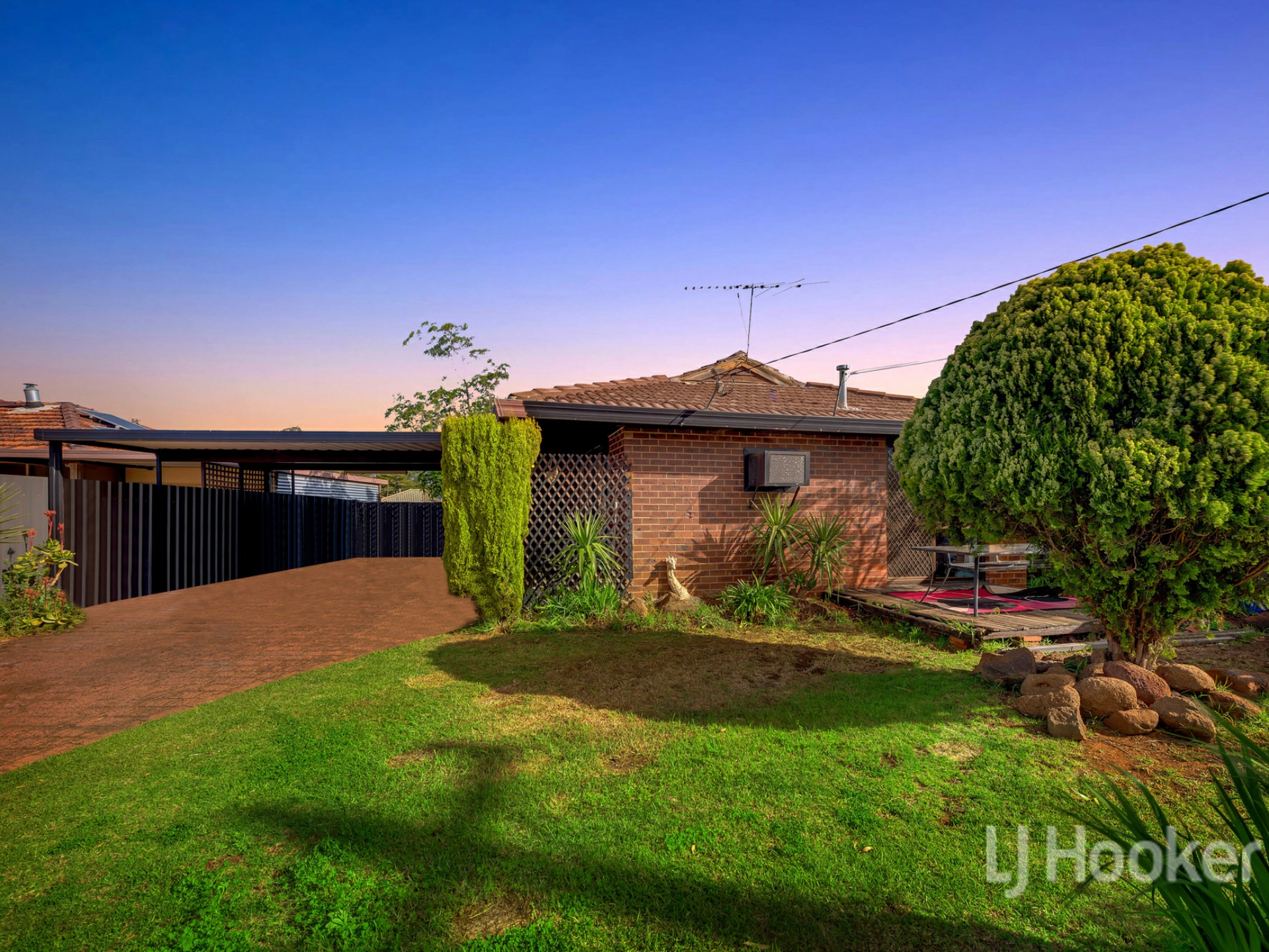 72 hume ave Melton South VIC