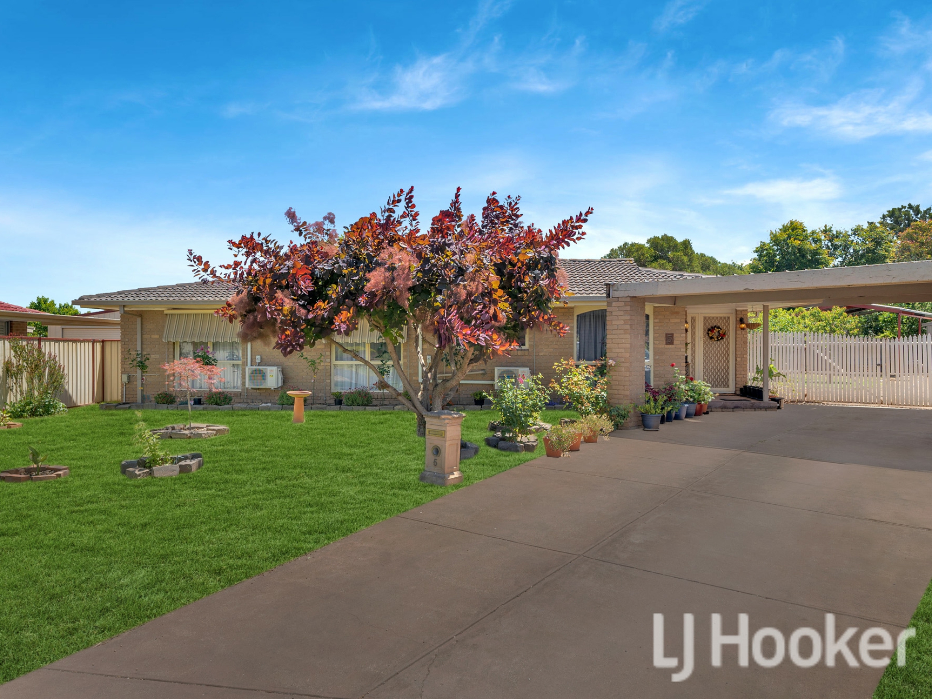 5 Gainsborough Place Melton West VIC