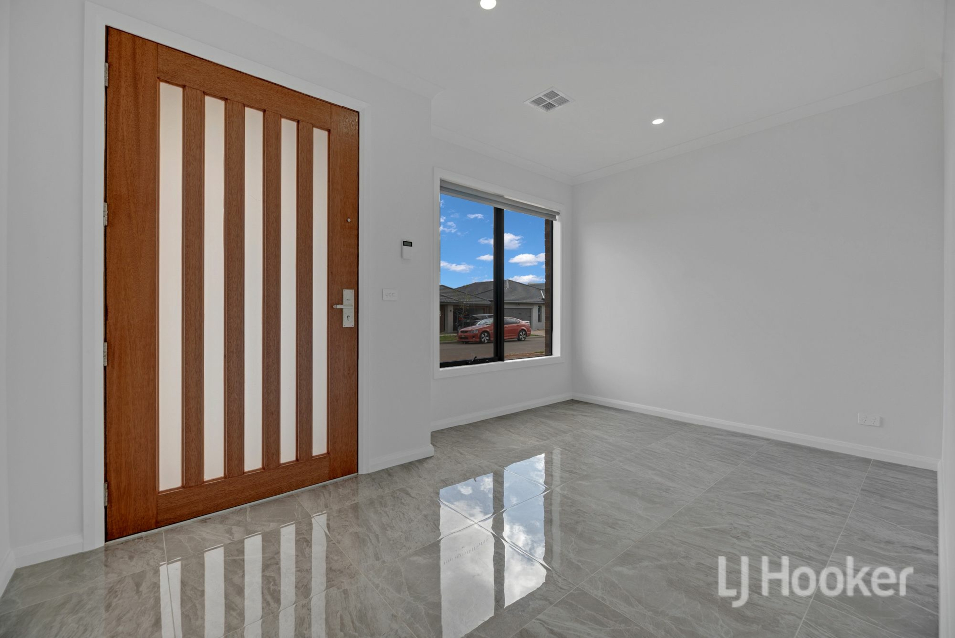 3 gamesley street — photo 3 of 11