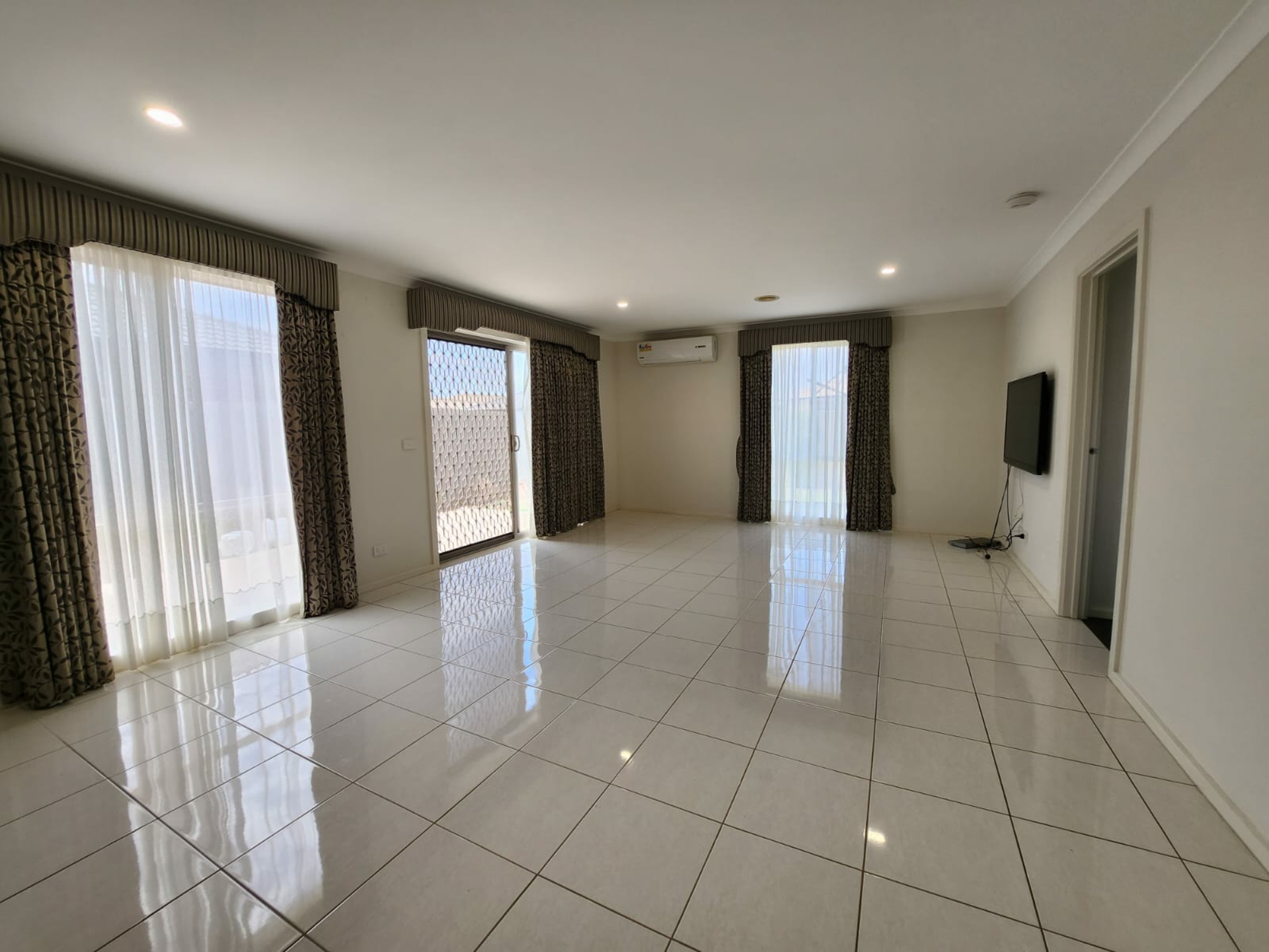 51 Toolern Waters Drive, WEIR VIEWS