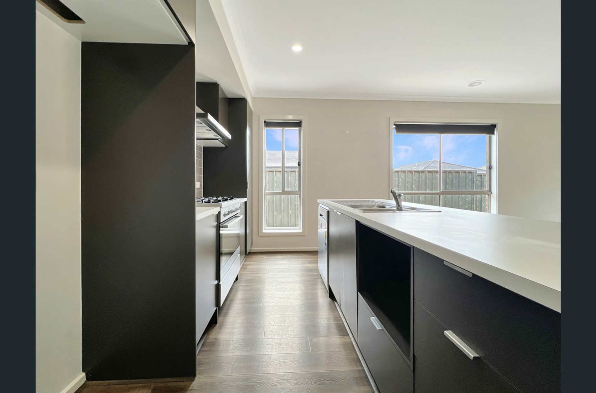 28 Adelong Boulevard — photo 4 of 24