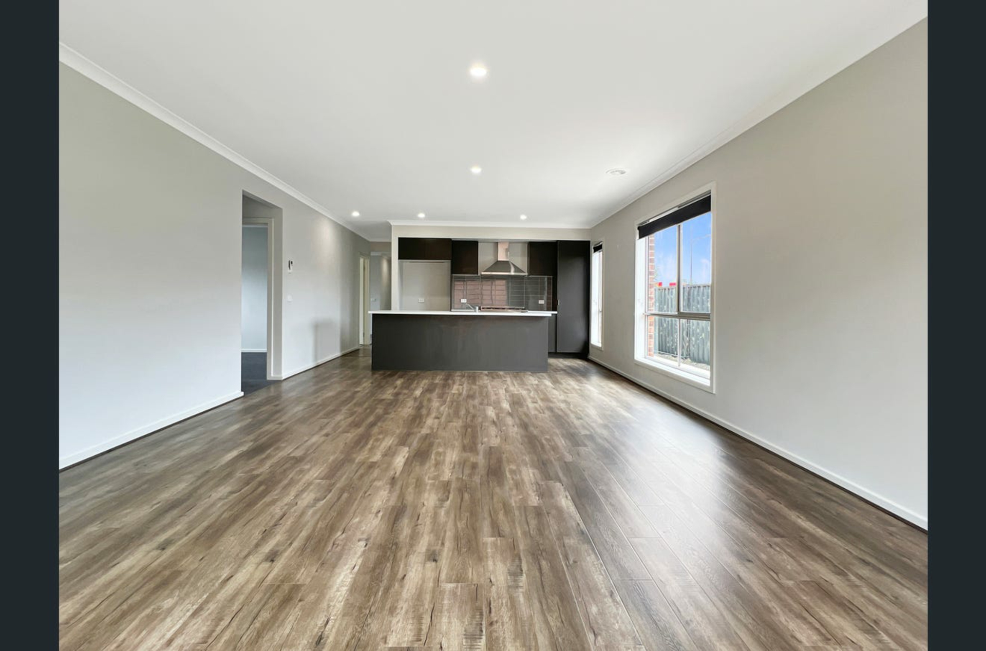 28 Adelong Boulevard — photo 5 of 24