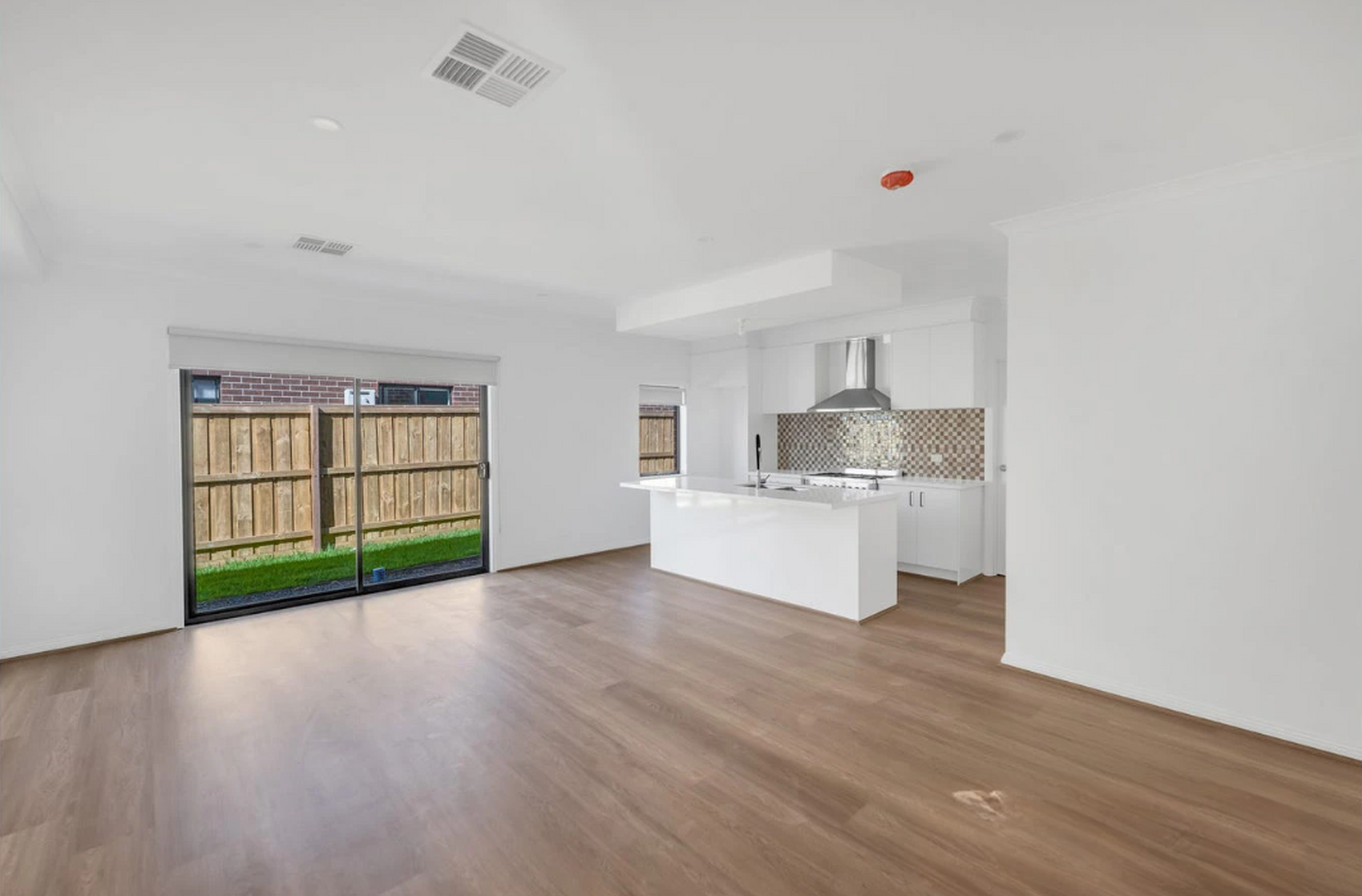 6 Salsola Road, ROCKBANK