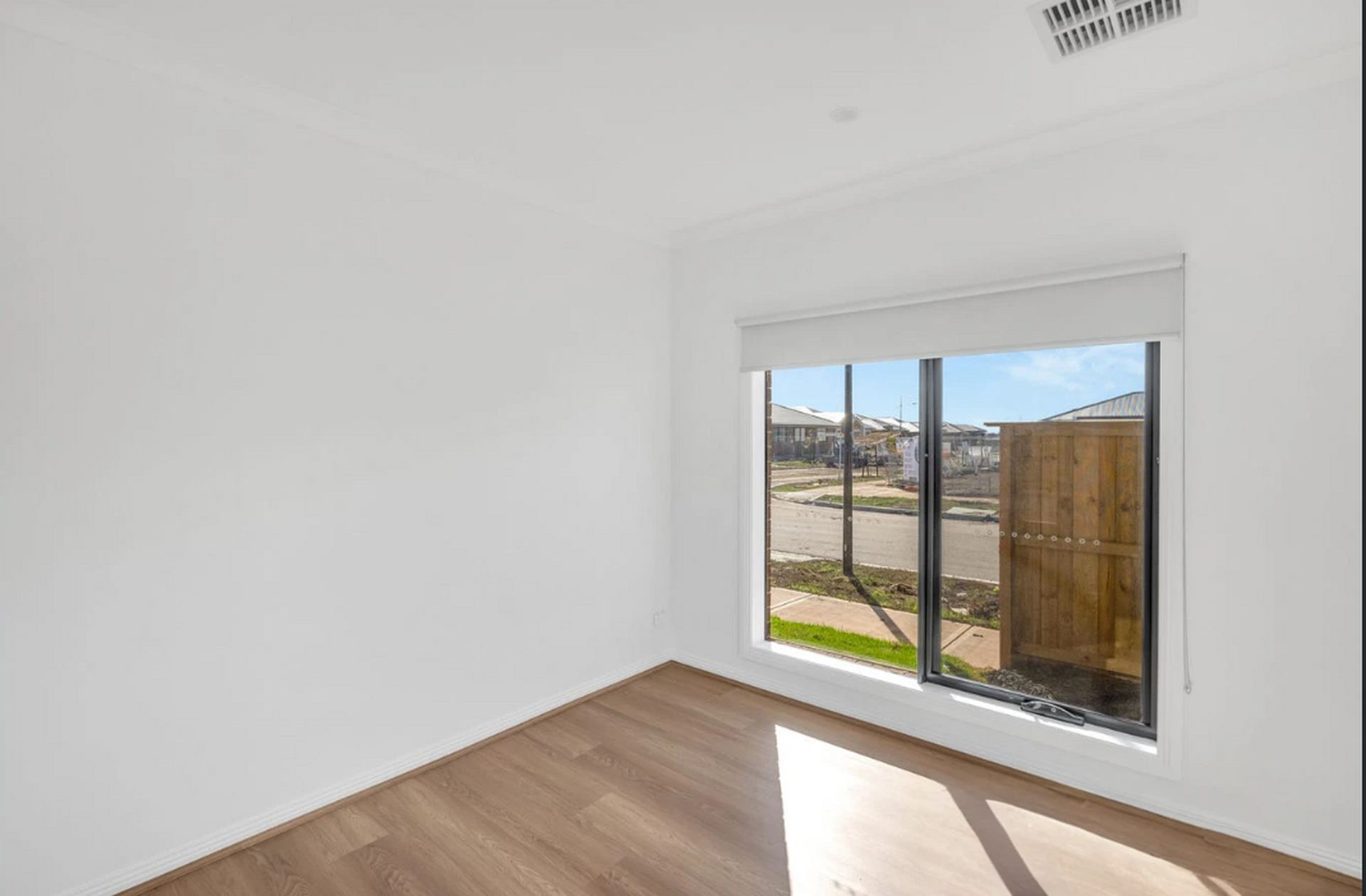 6 Salsola Road, ROCKBANK
