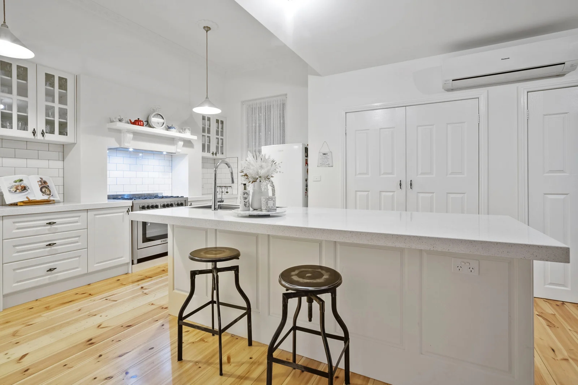 40 Lerderderg street — photo 3 of 25