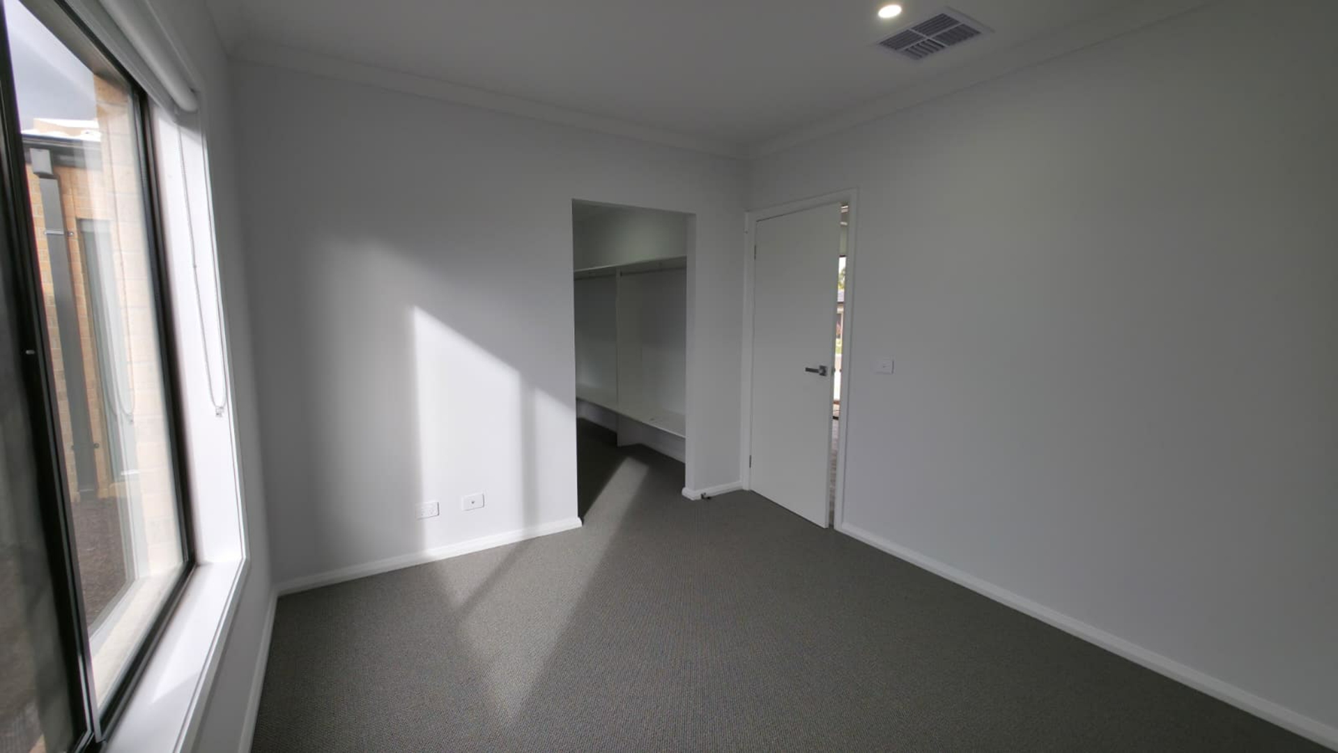16 Withers Road — photo 3 of 19