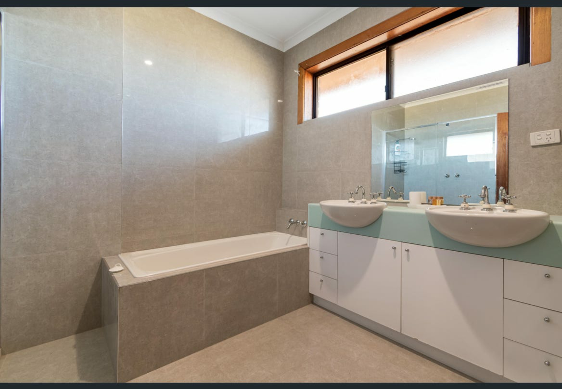 240 Swans Road — photo 6 of 18