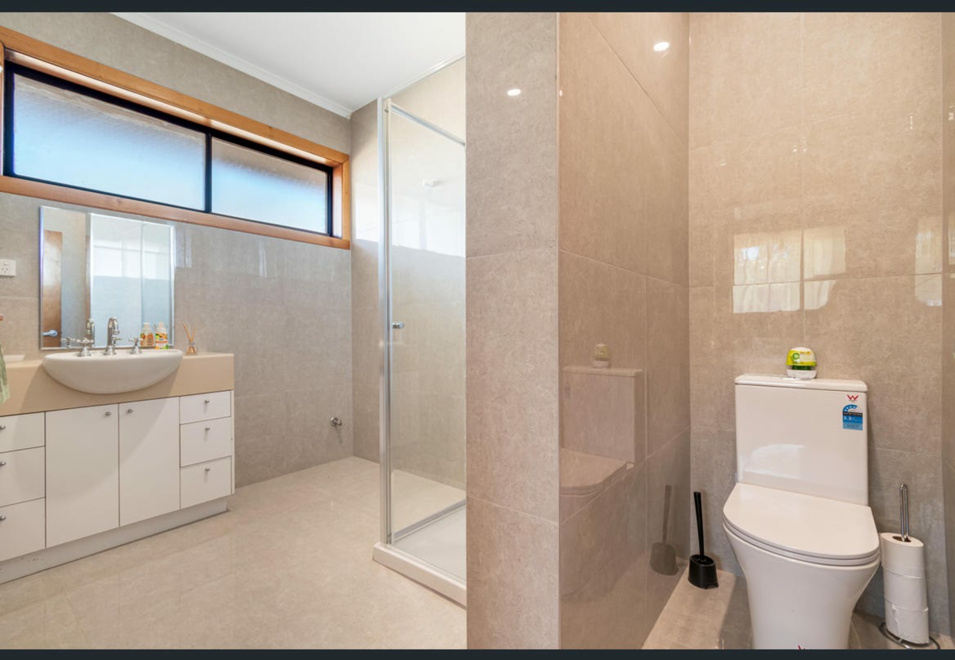 240 Swans Road — photo 8 of 18