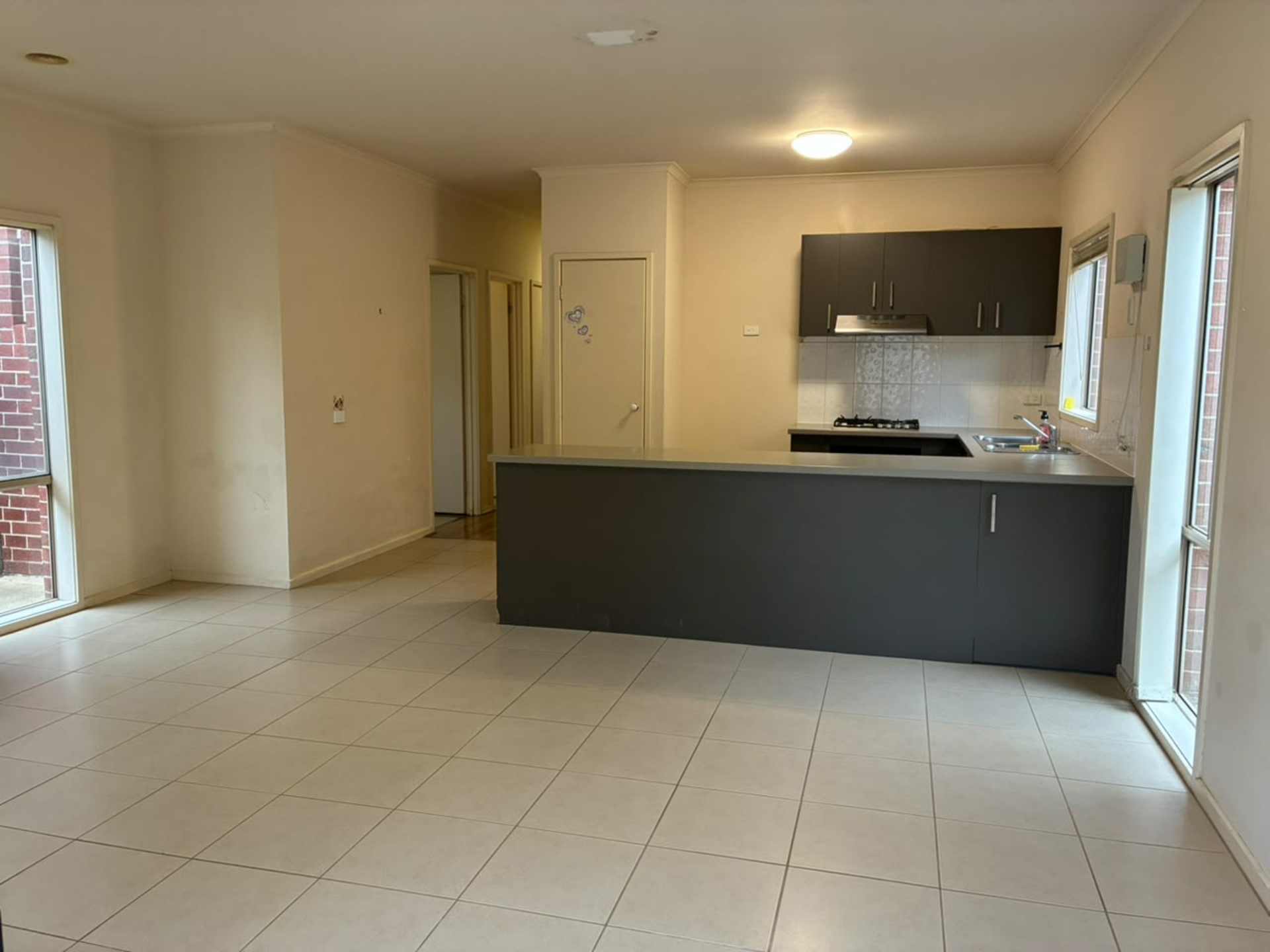 39/17 Crestmont Drive — photo 4 of 7