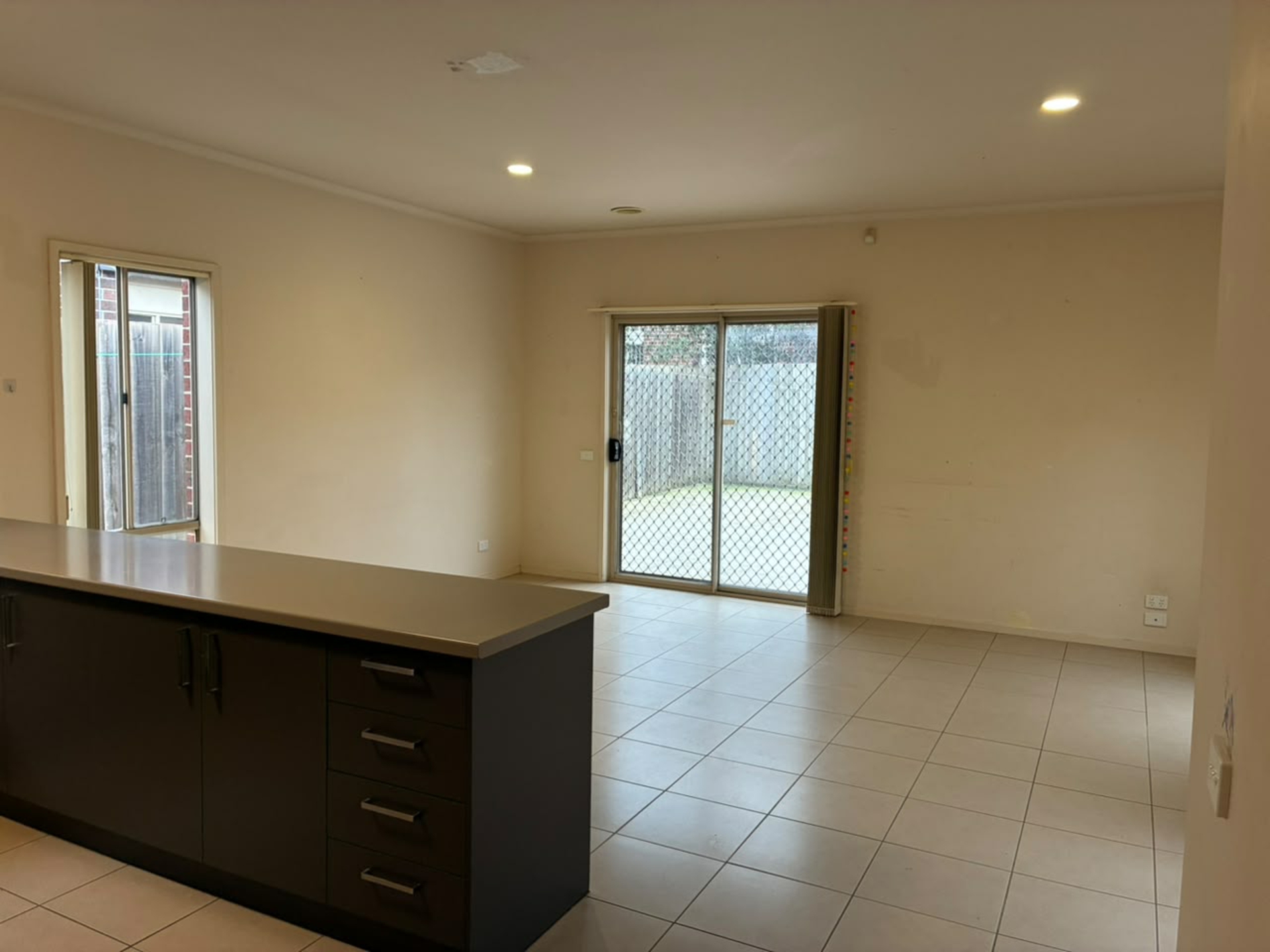 39/17 Crestmont Drive — photo 5 of 7