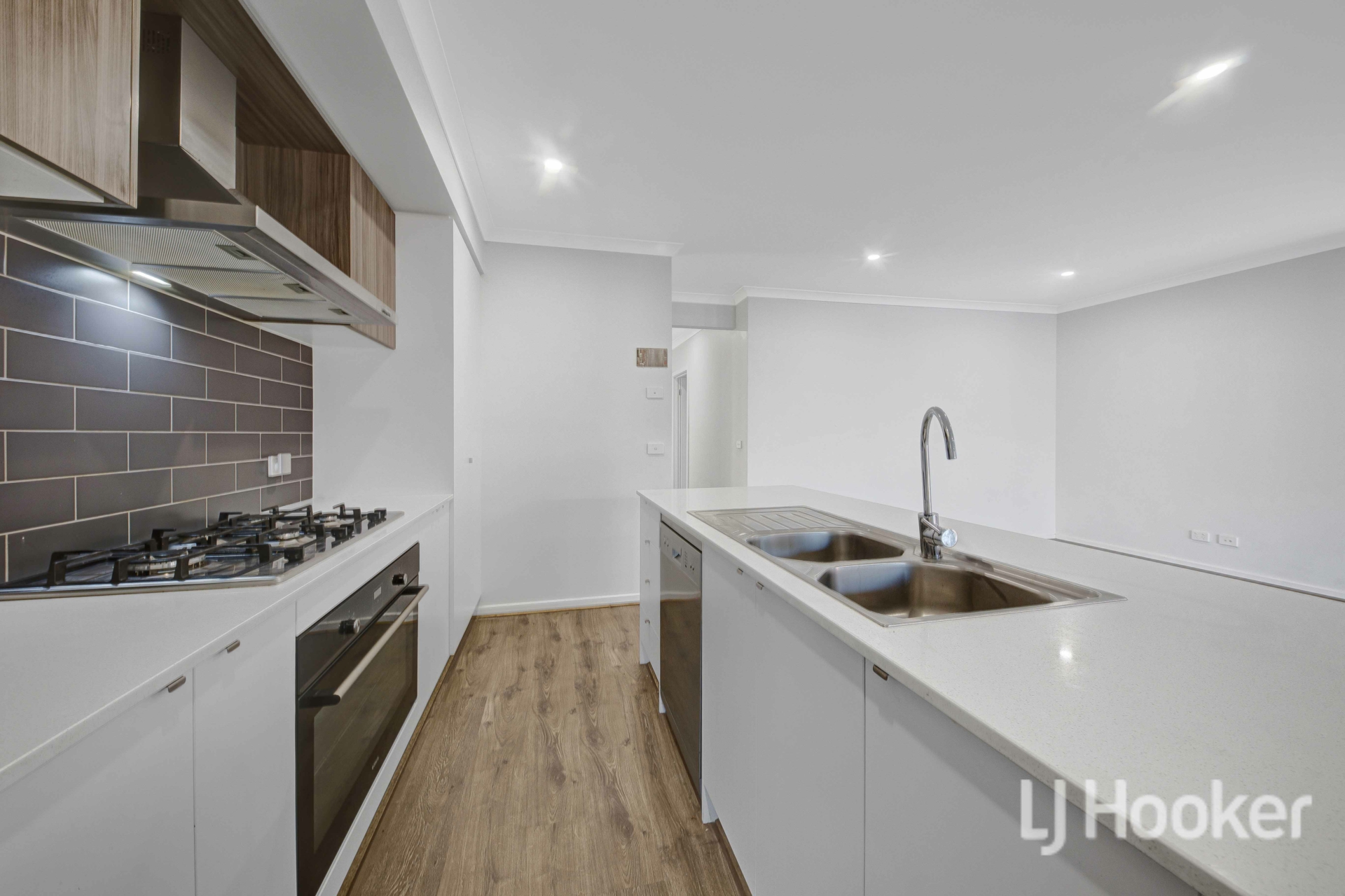 14 Tait Street — photo 3 of 8