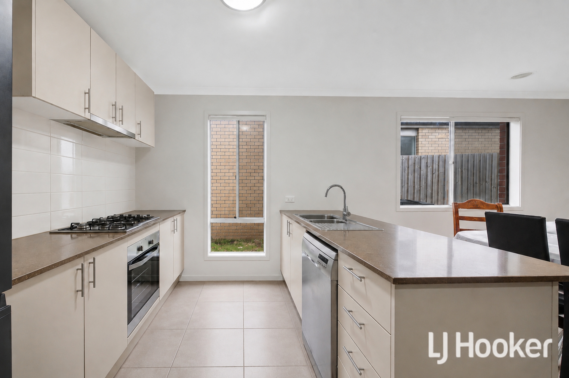 4 Hart Crescent — photo 6 of 13