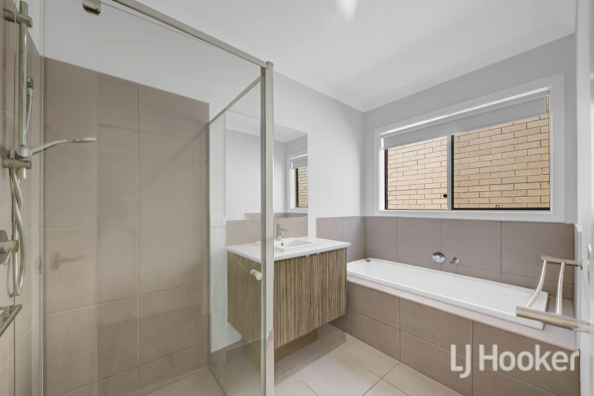 14 Tait Street — photo 7 of 8