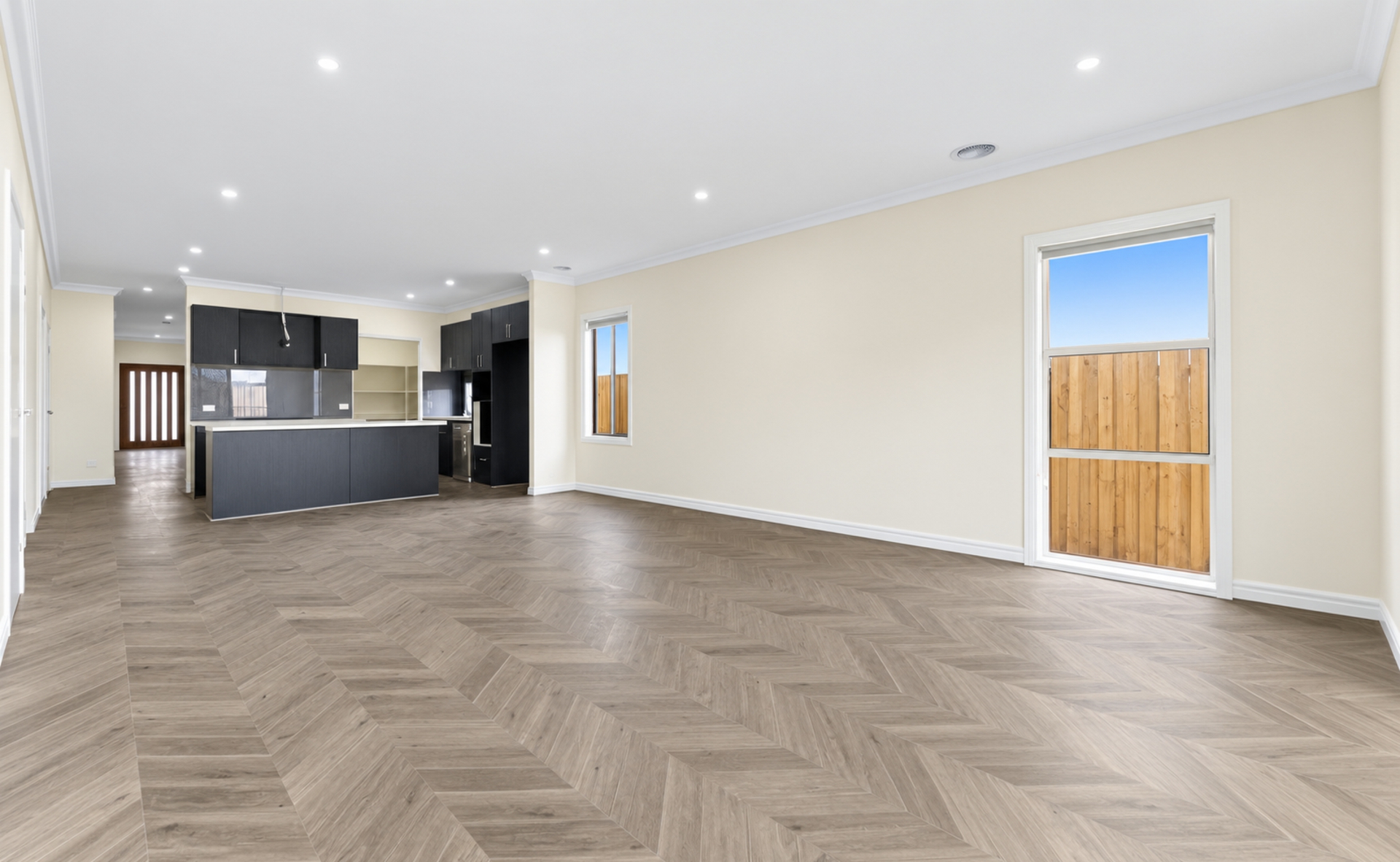 105B Holts Lane — photo 3 of 8