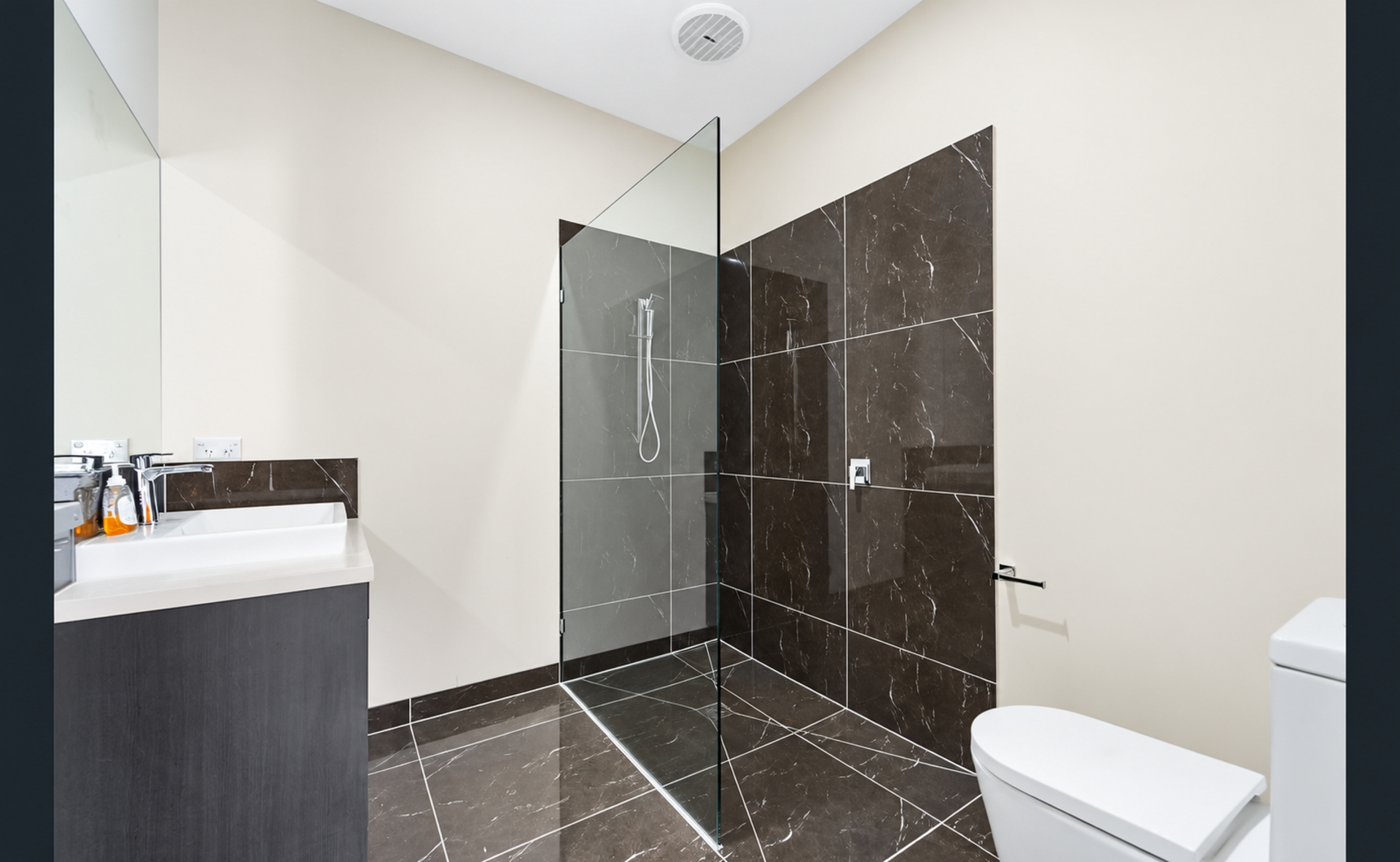 105B Holts Lane — photo 4 of 8