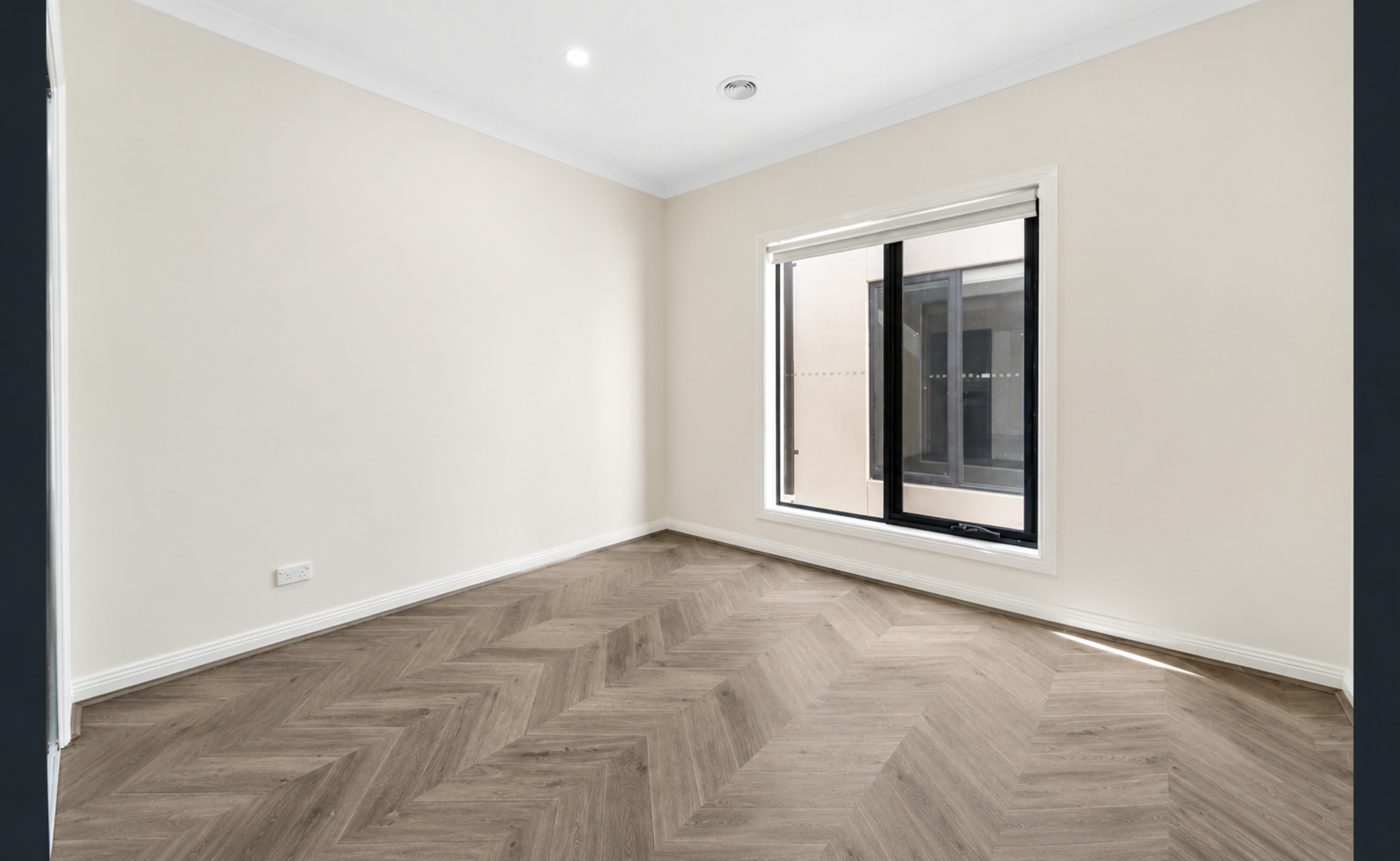 105B Holts Lane — photo 6 of 8