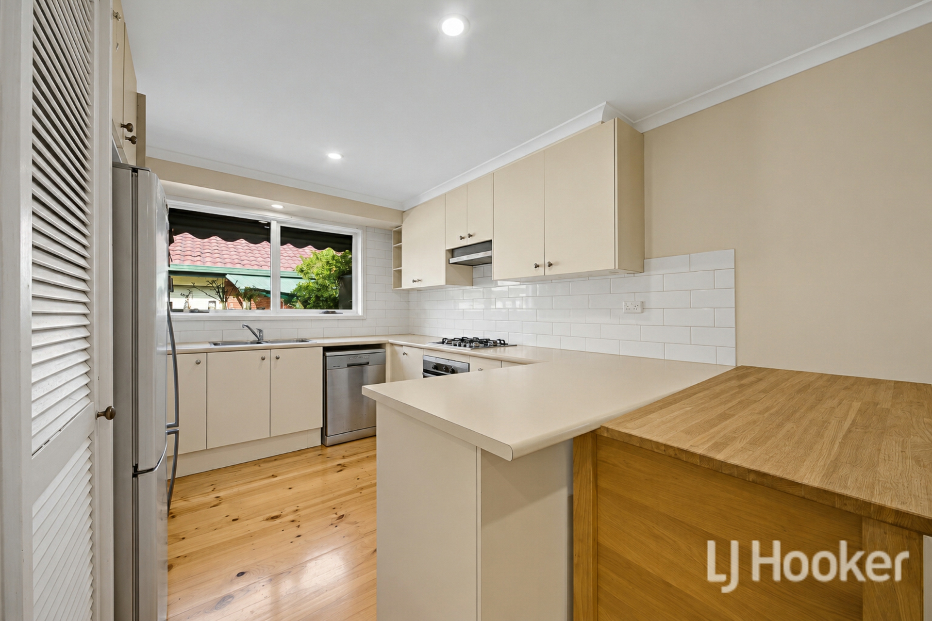 55 Dunvegan Drive — photo 3 of 12