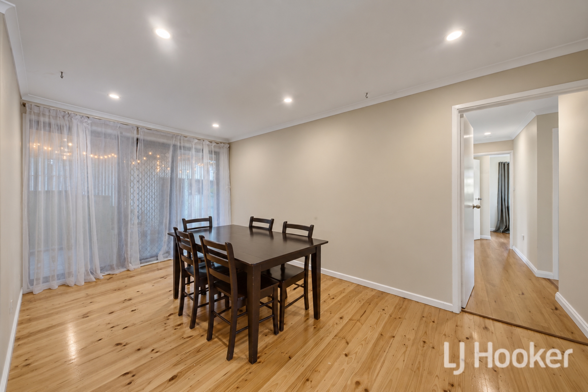 55 Dunvegan Drive — photo 4 of 12