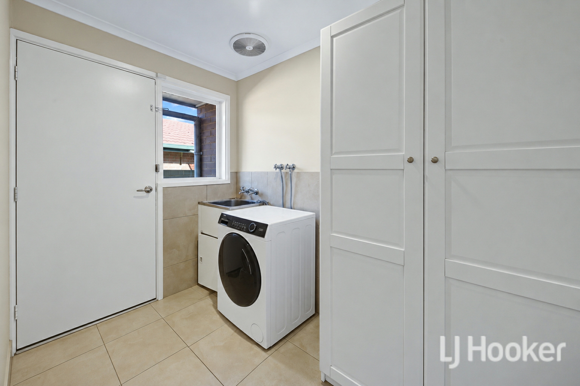 55 Dunvegan Drive — photo 10 of 12