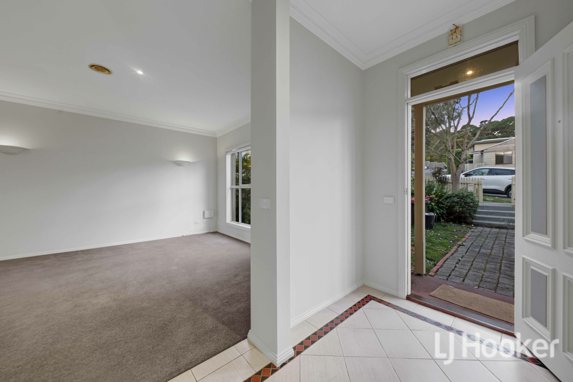 419 Sherrard Street — photo 3 of 18