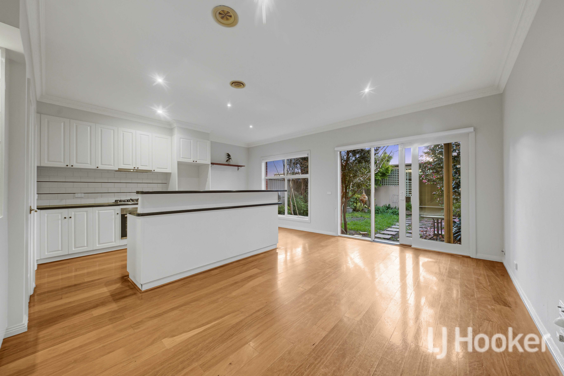 419 Sherrard Street — photo 5 of 18