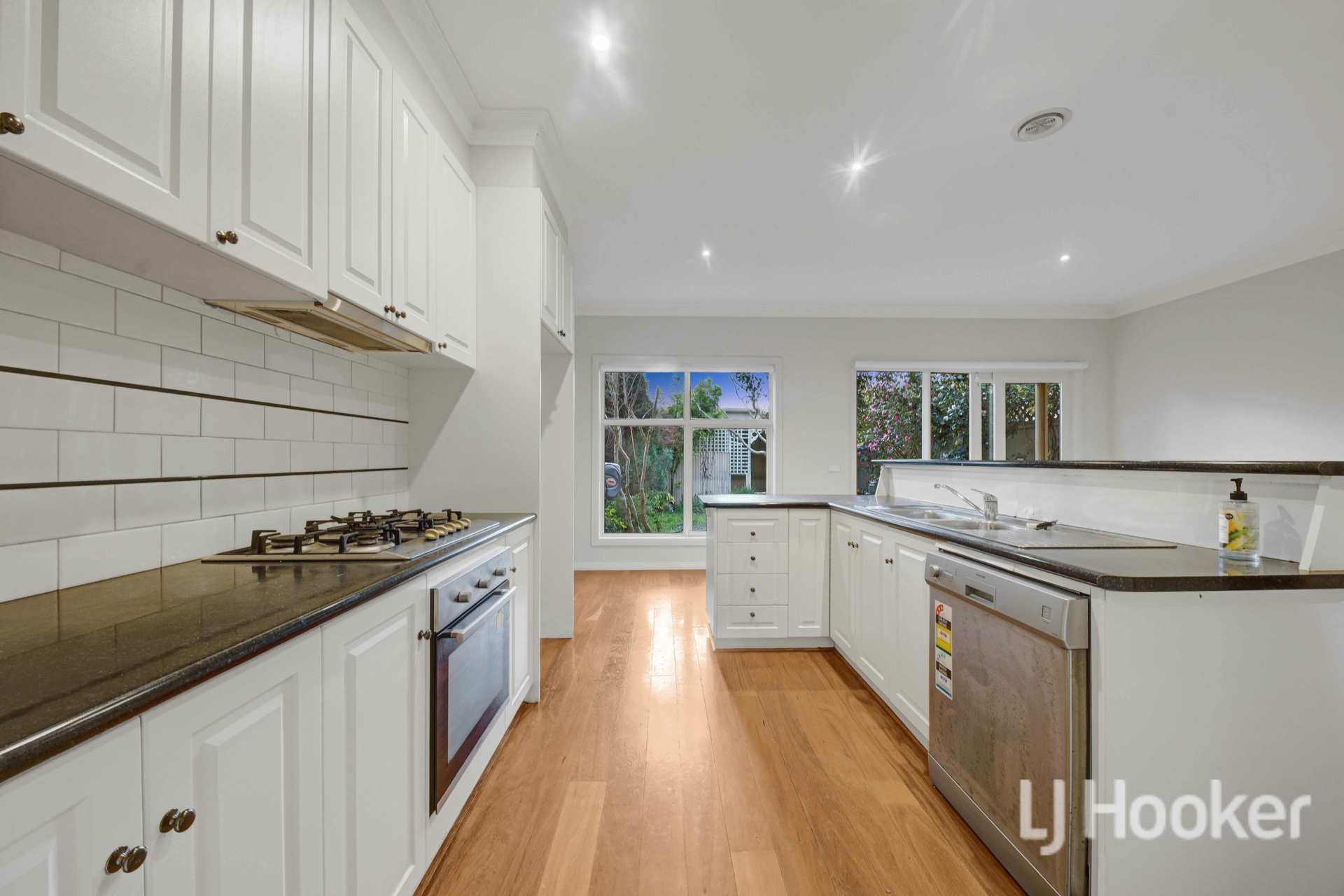 419 Sherrard Street — photo 6 of 18