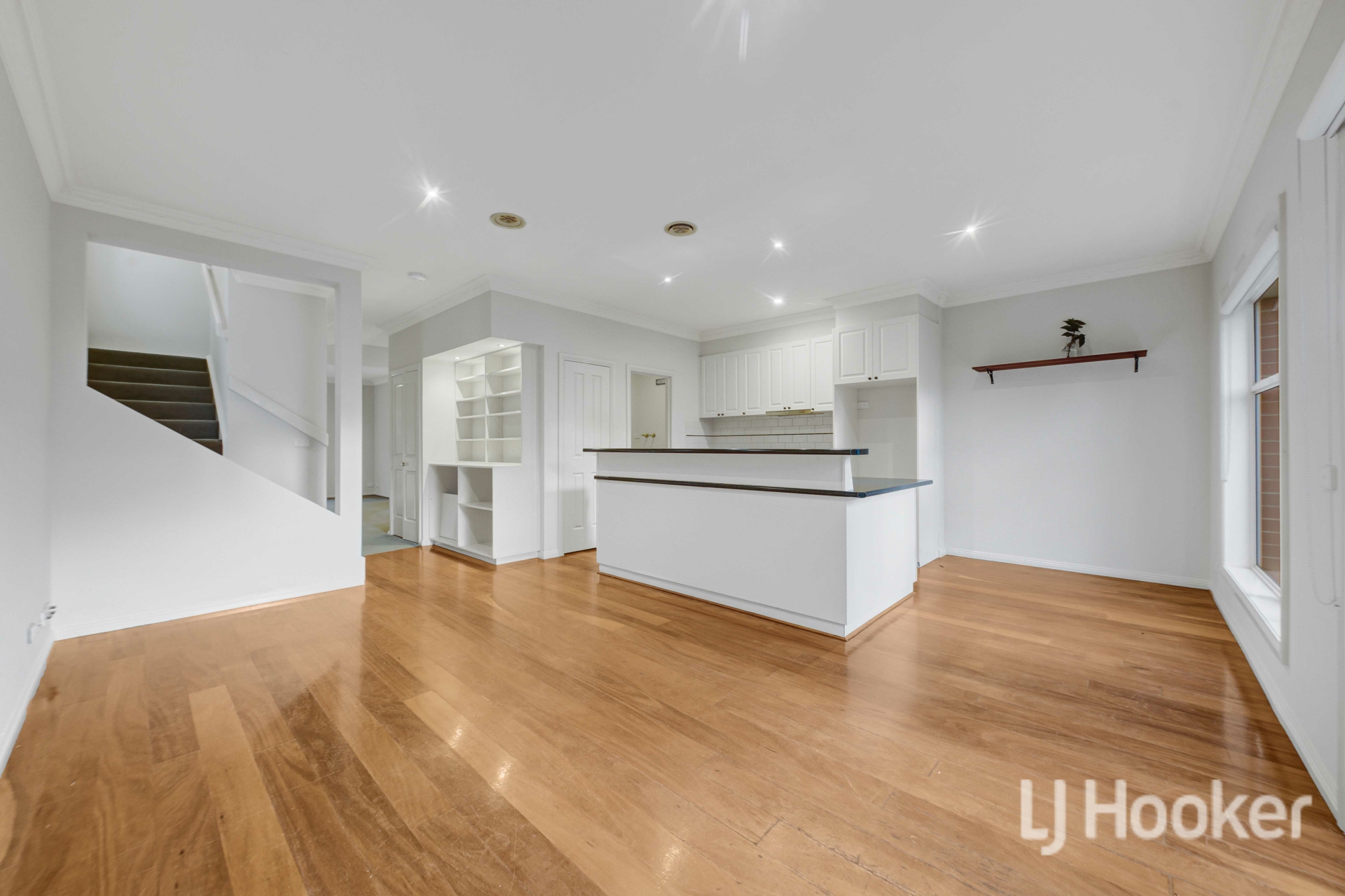 419 Sherrard Street — photo 7 of 18