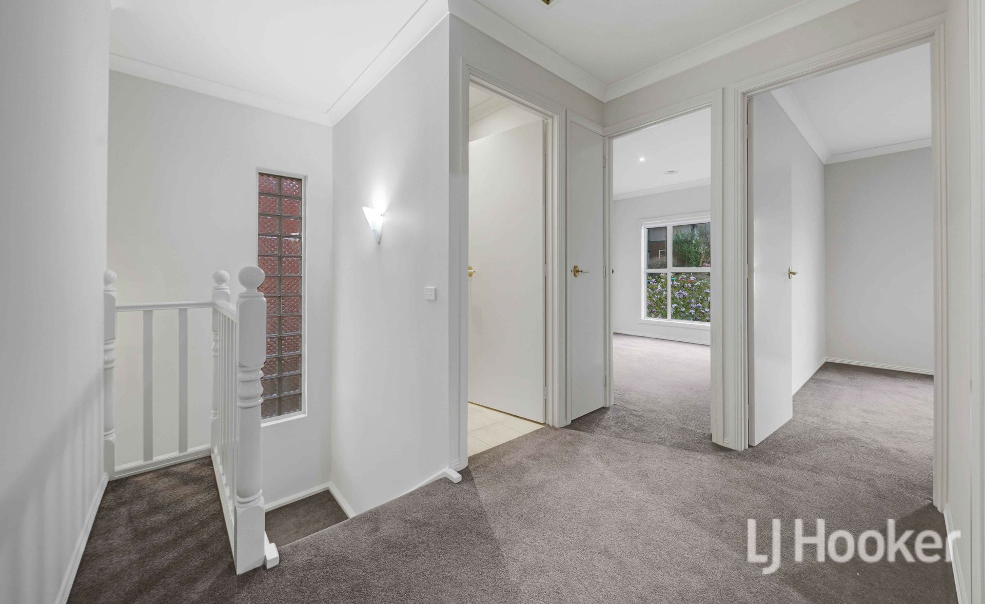 419 Sherrard Street — photo 8 of 18