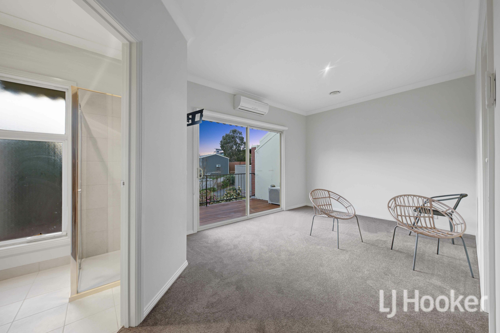 419 Sherrard Street — photo 11 of 18