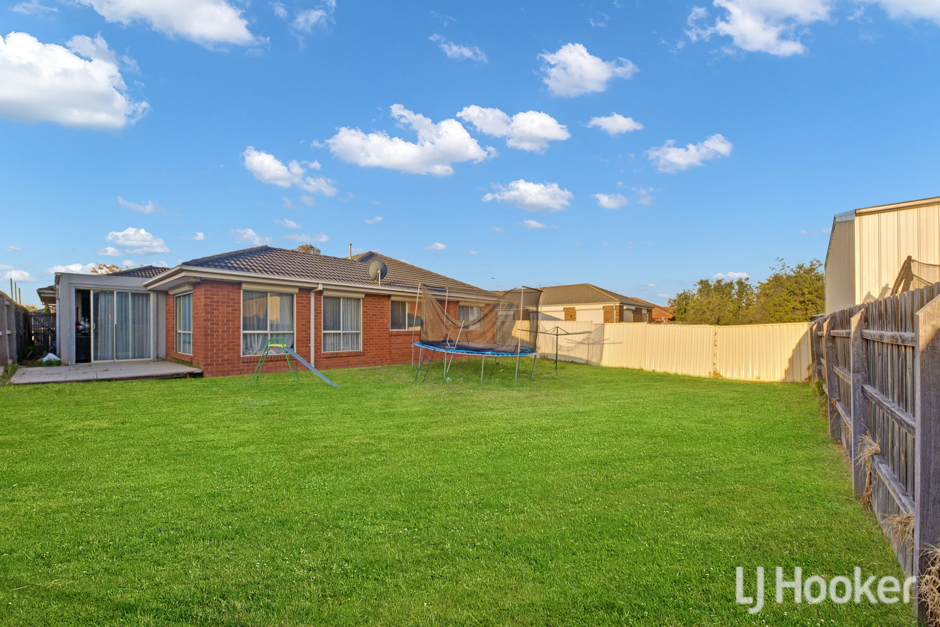 16 Wodalla Street — photo 11 of 11