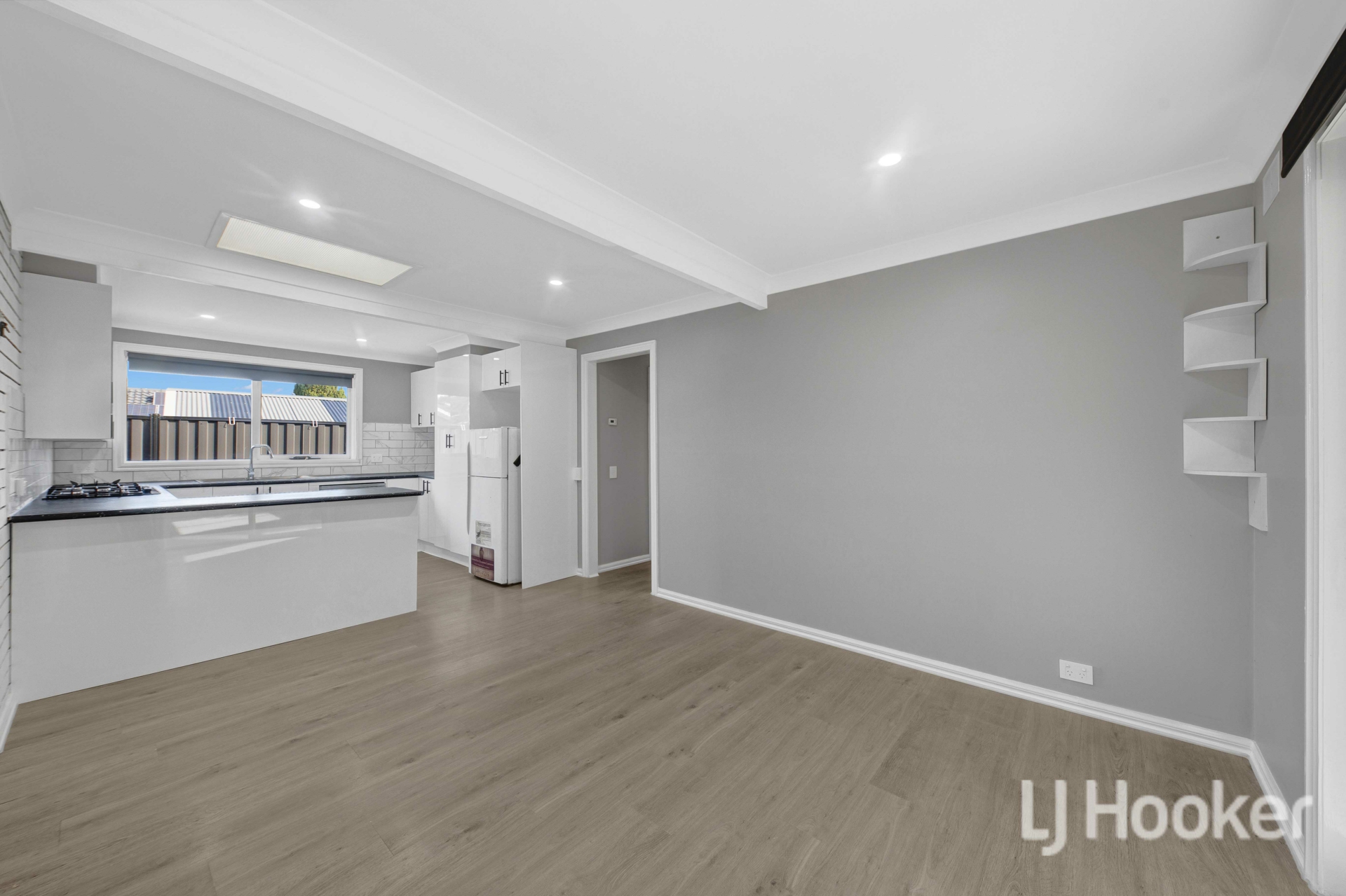 40 James Cook Drive — photo 3 of 20