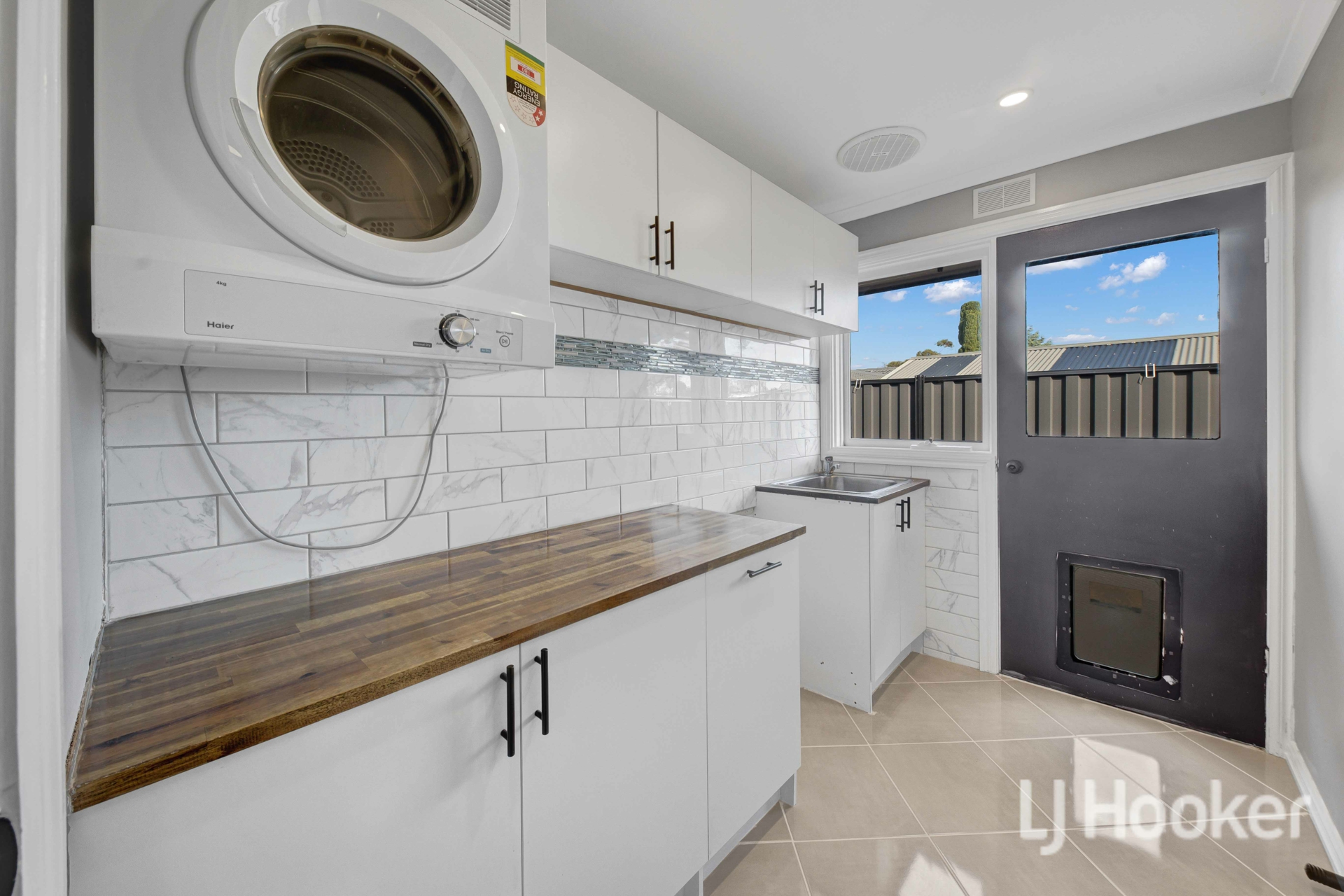 40 James Cook Drive — photo 8 of 20