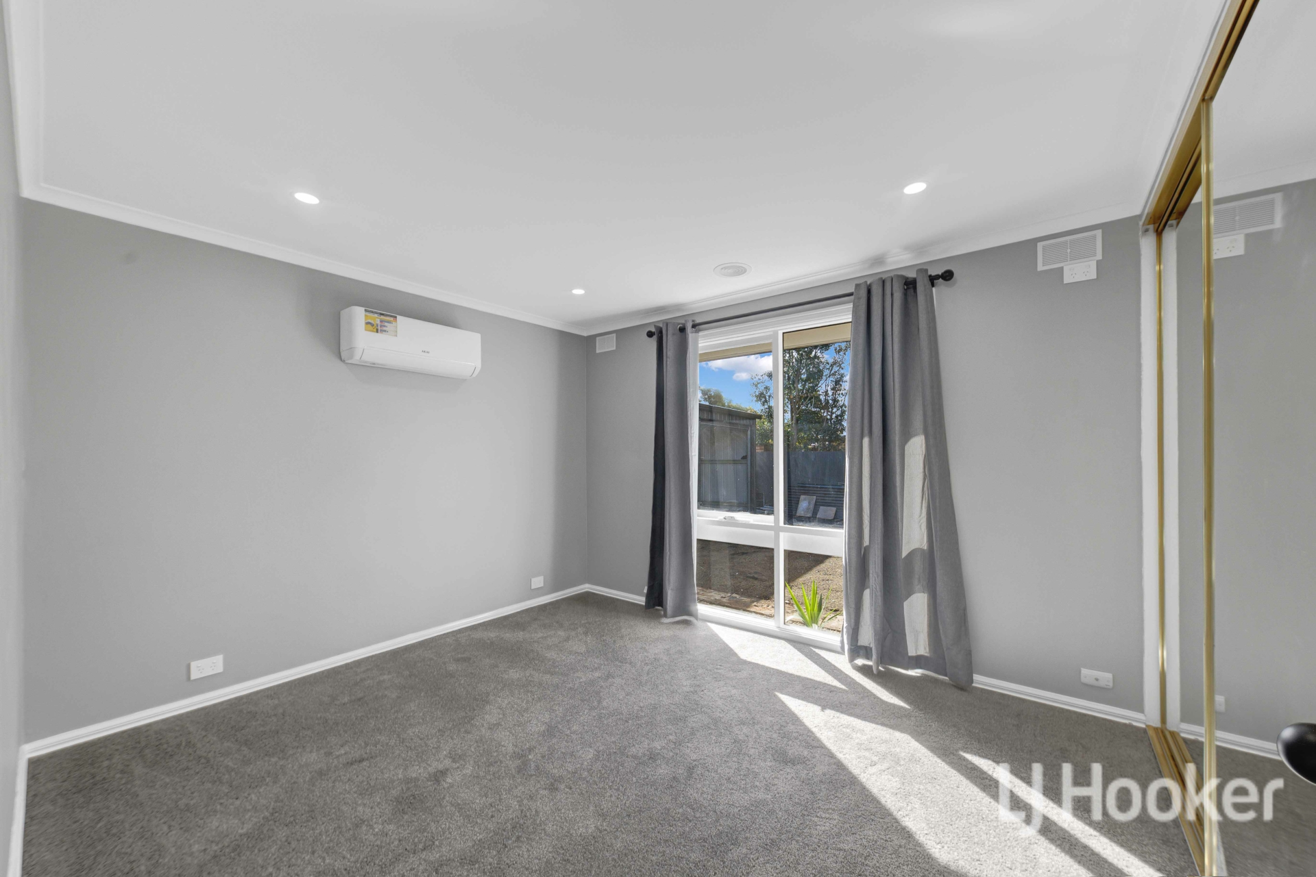 40 James Cook Drive — photo 9 of 20