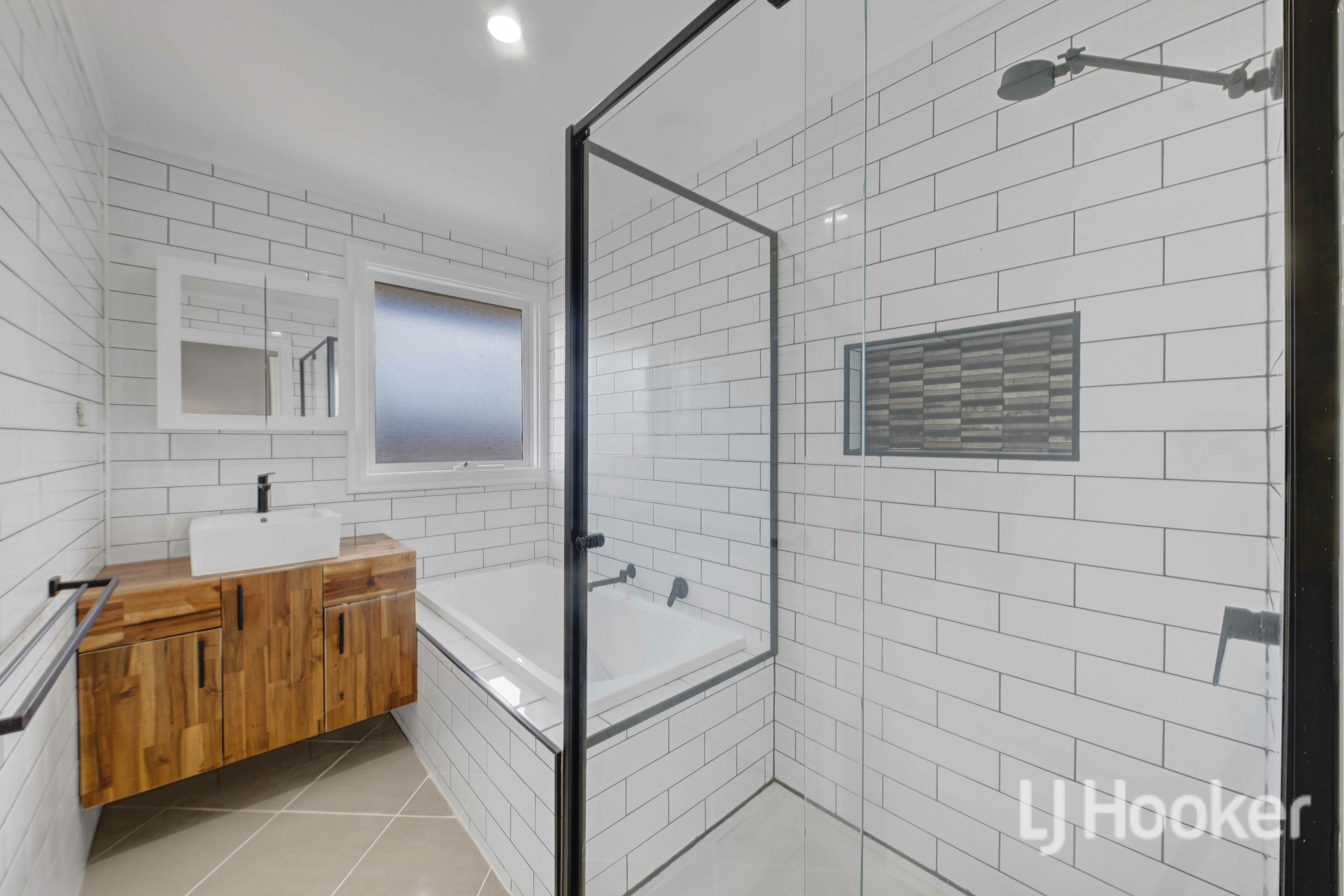 40 James Cook Drive — photo 10 of 20