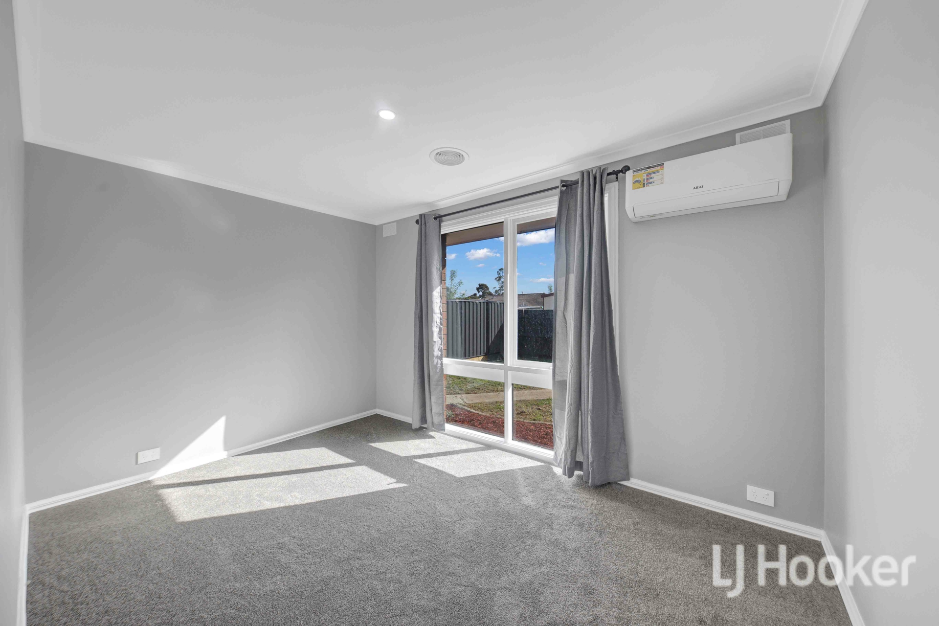 40 James Cook Drive — photo 11 of 20
