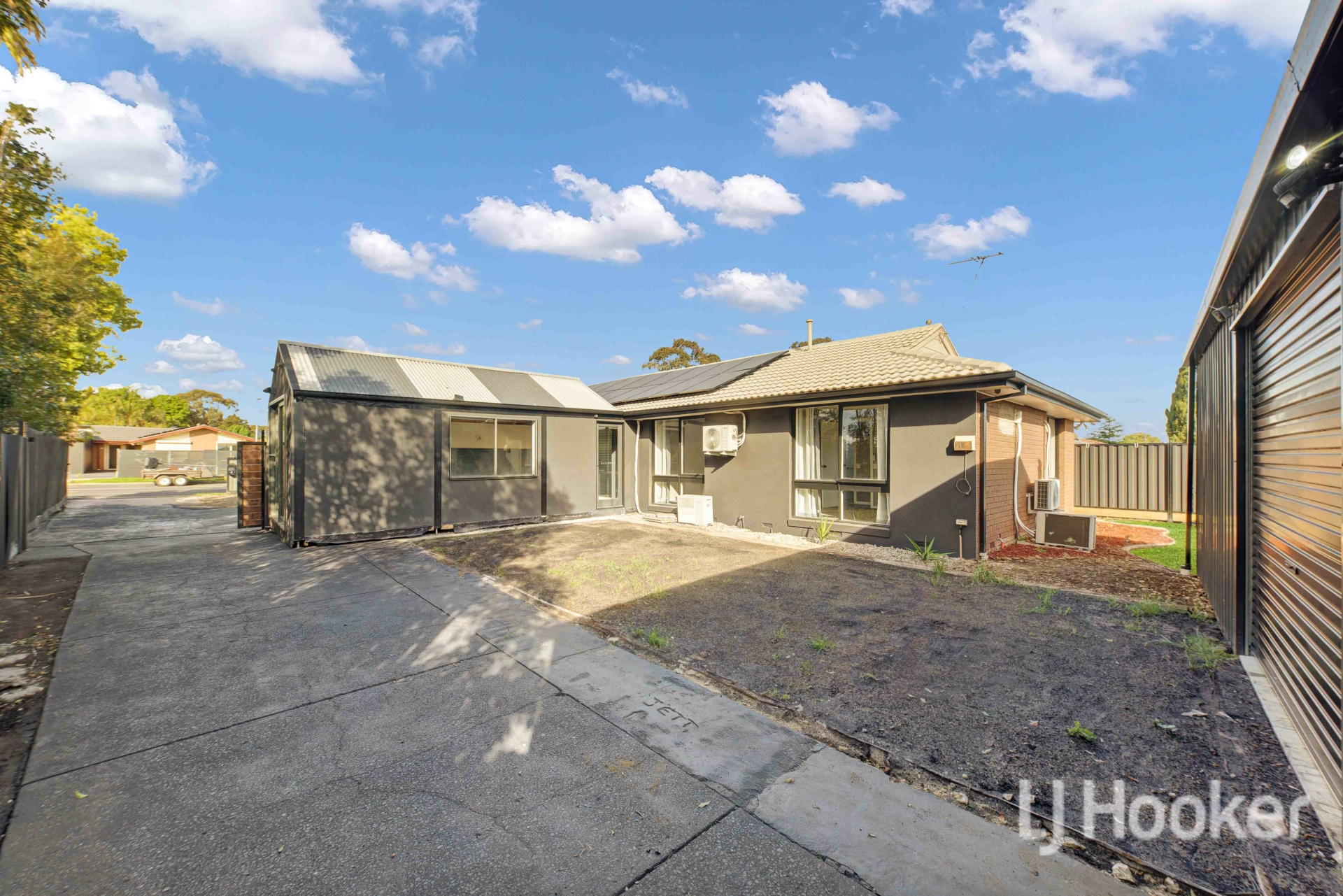 40 James Cook Drive — photo 16 of 20