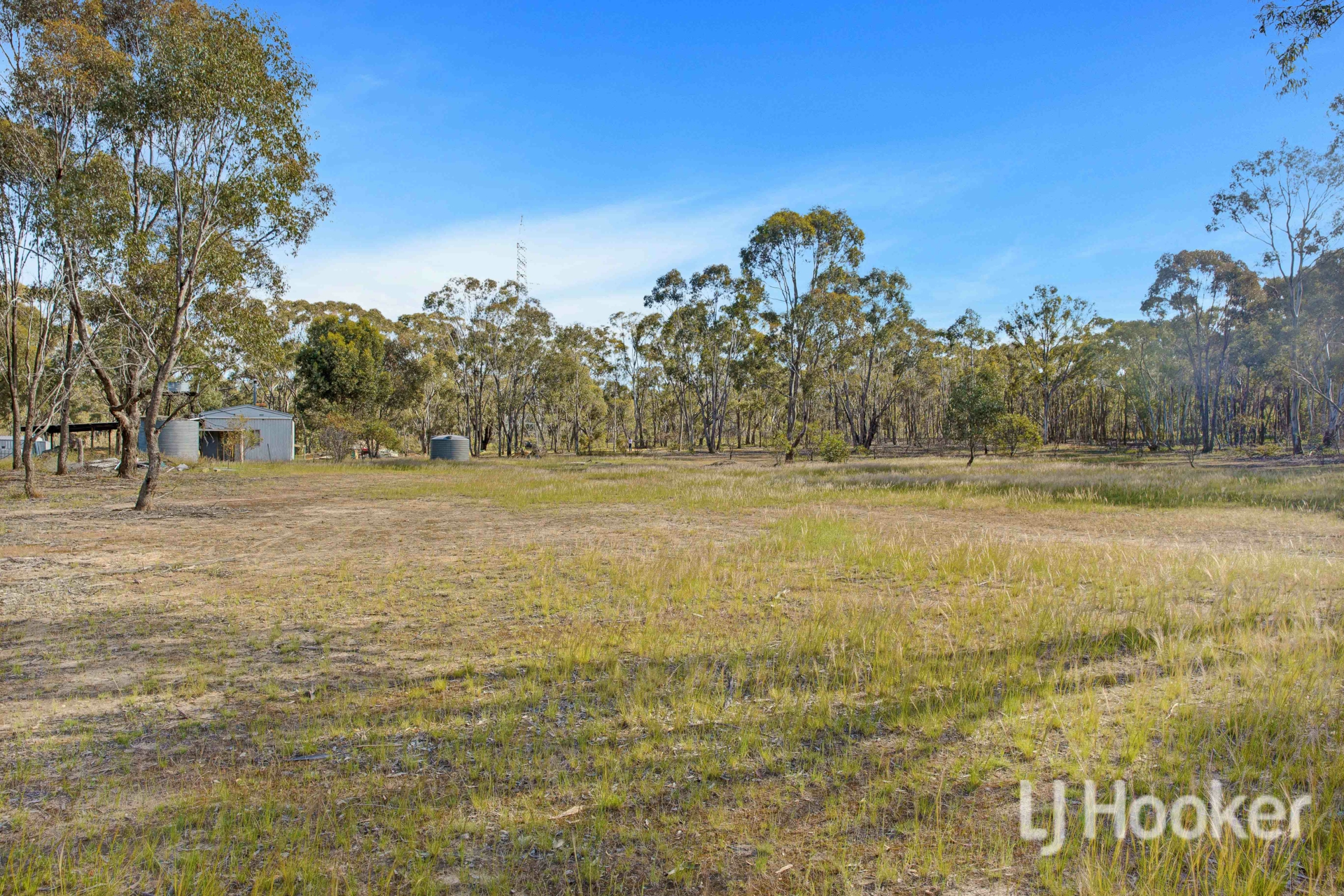 1630 Landsborough Road — photo 3 of 7