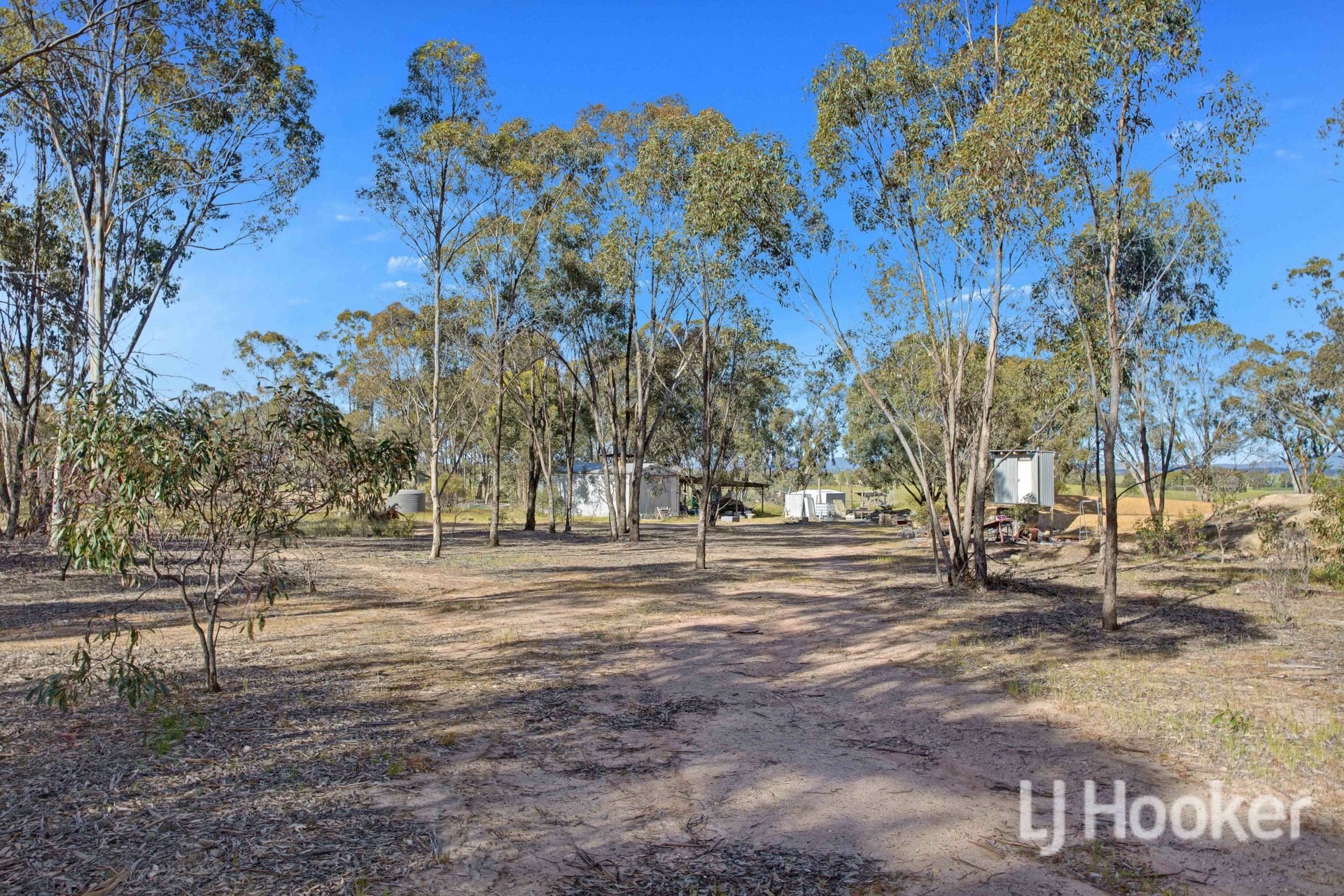 1630 Landsborough Road — photo 4 of 7
