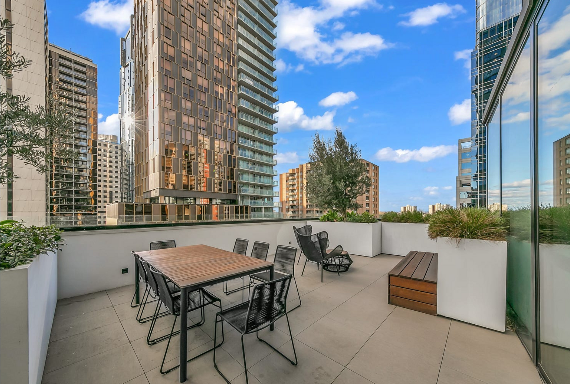 1403/141 La Trobe Street, MELBOURNE
